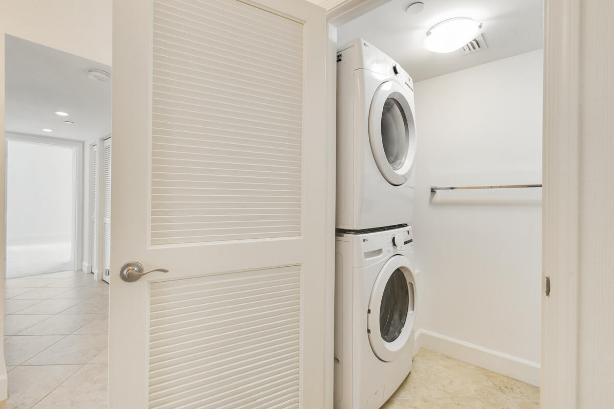 123 Lakeshore Drive Ph45 Property Photo 25