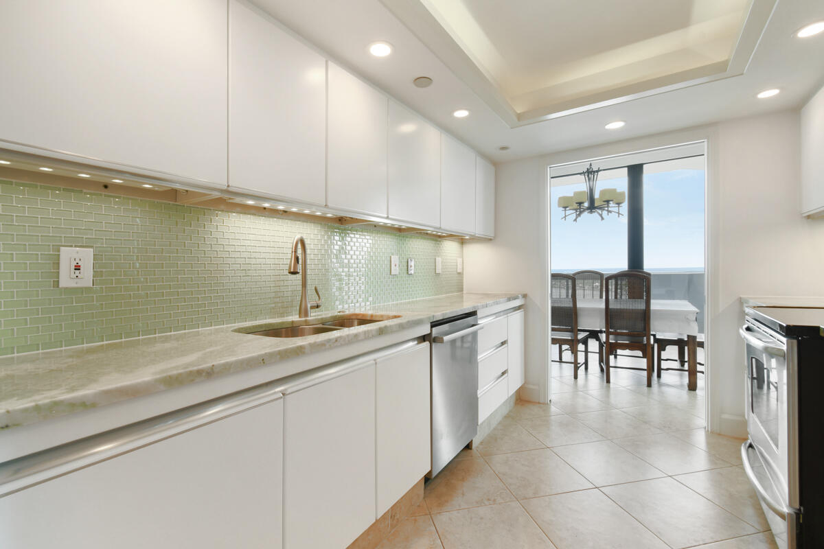 123 Lakeshore Drive Ph45 Property Photo 40