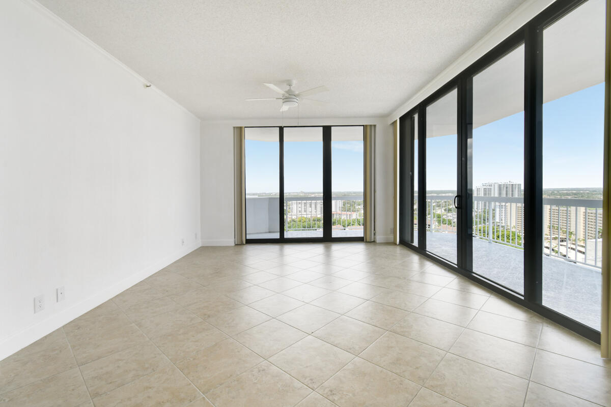 123 Lakeshore Drive Ph45 Property Photo 43