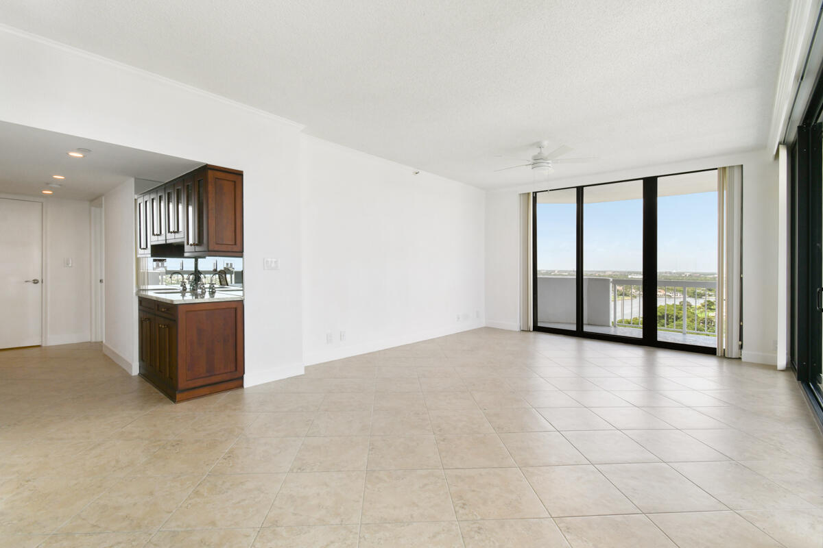 123 Lakeshore Drive Ph45 Property Photo 44