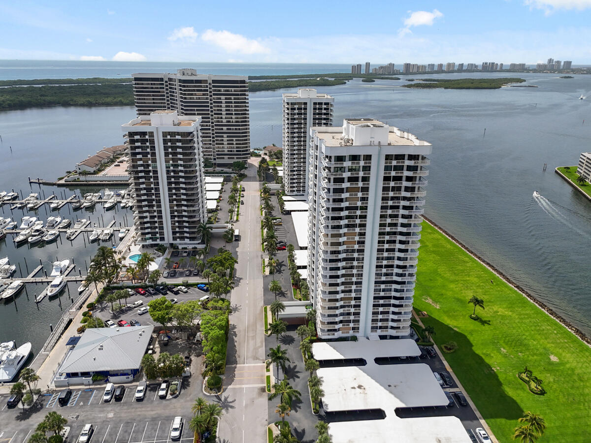 123 Lakeshore Drive Ph45 Property Photo 59