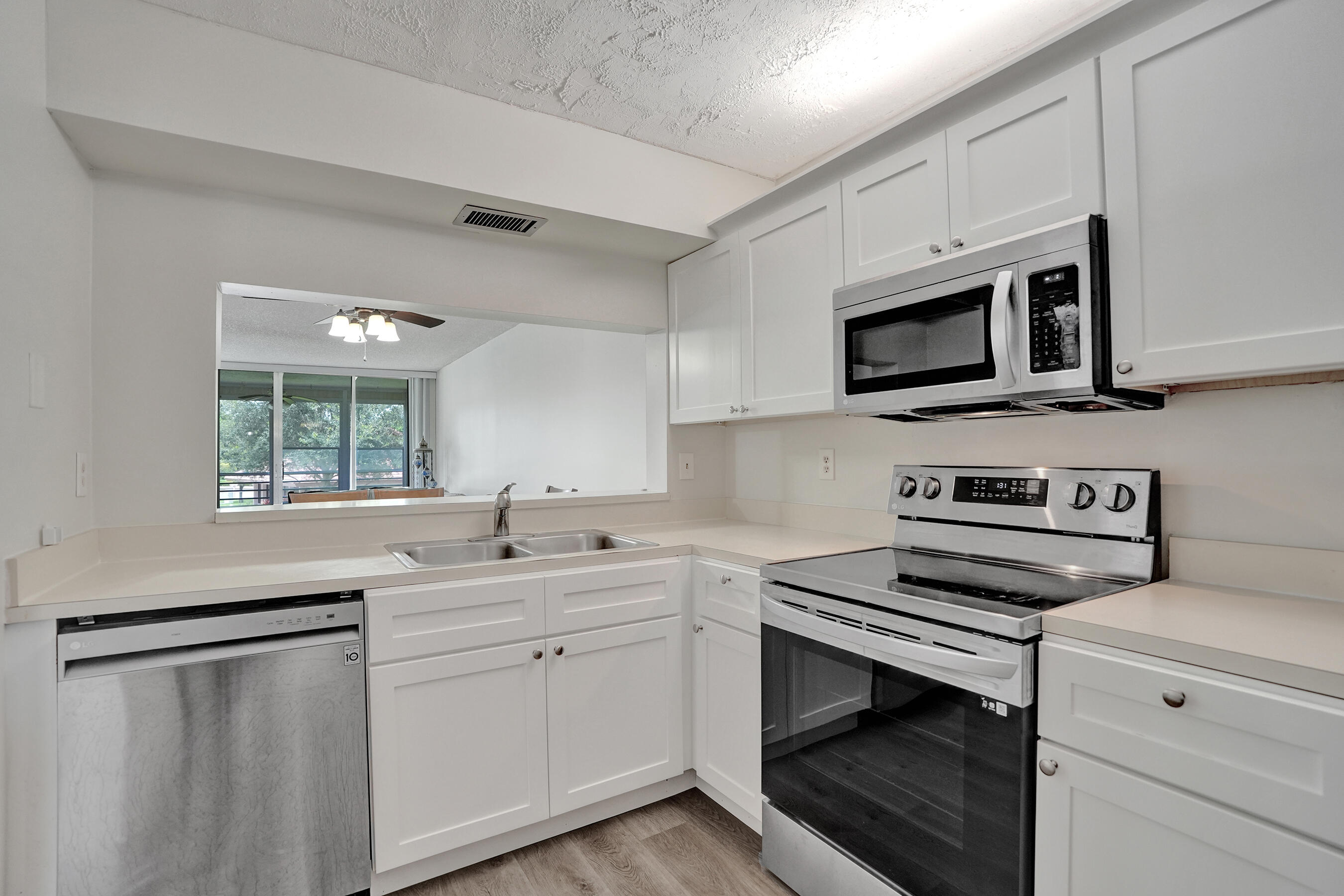 1920 Sabal Palm Drive 203 Property Photo 4