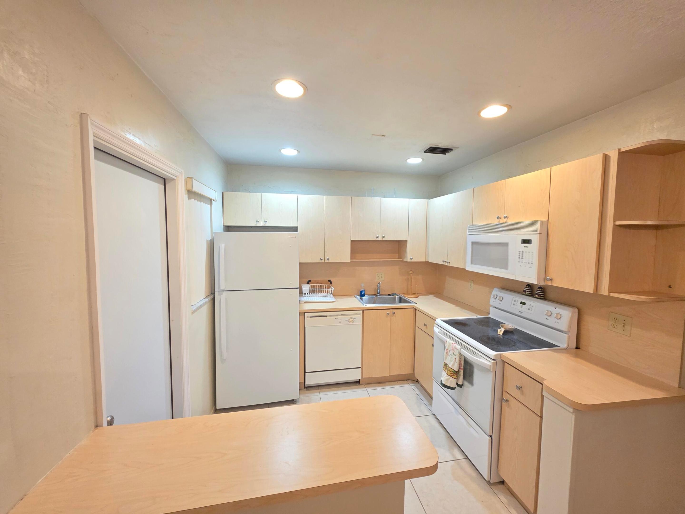 700 LAYNE Boulevard 318B Property Photo 1