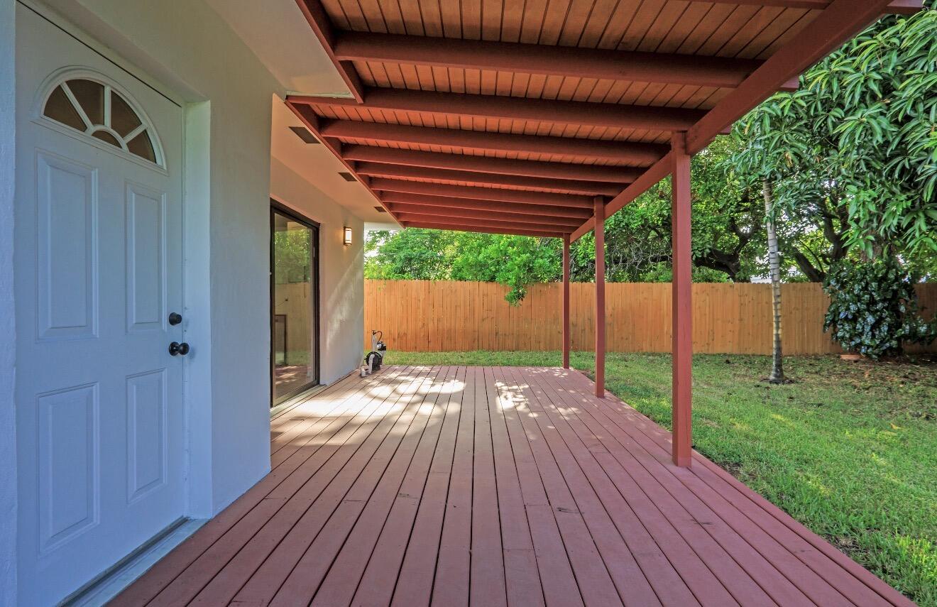 699 Ne 40th Street Property Photo 37