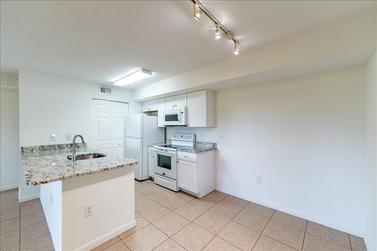 151 Sw Palm Drive 106 Property Photo 6