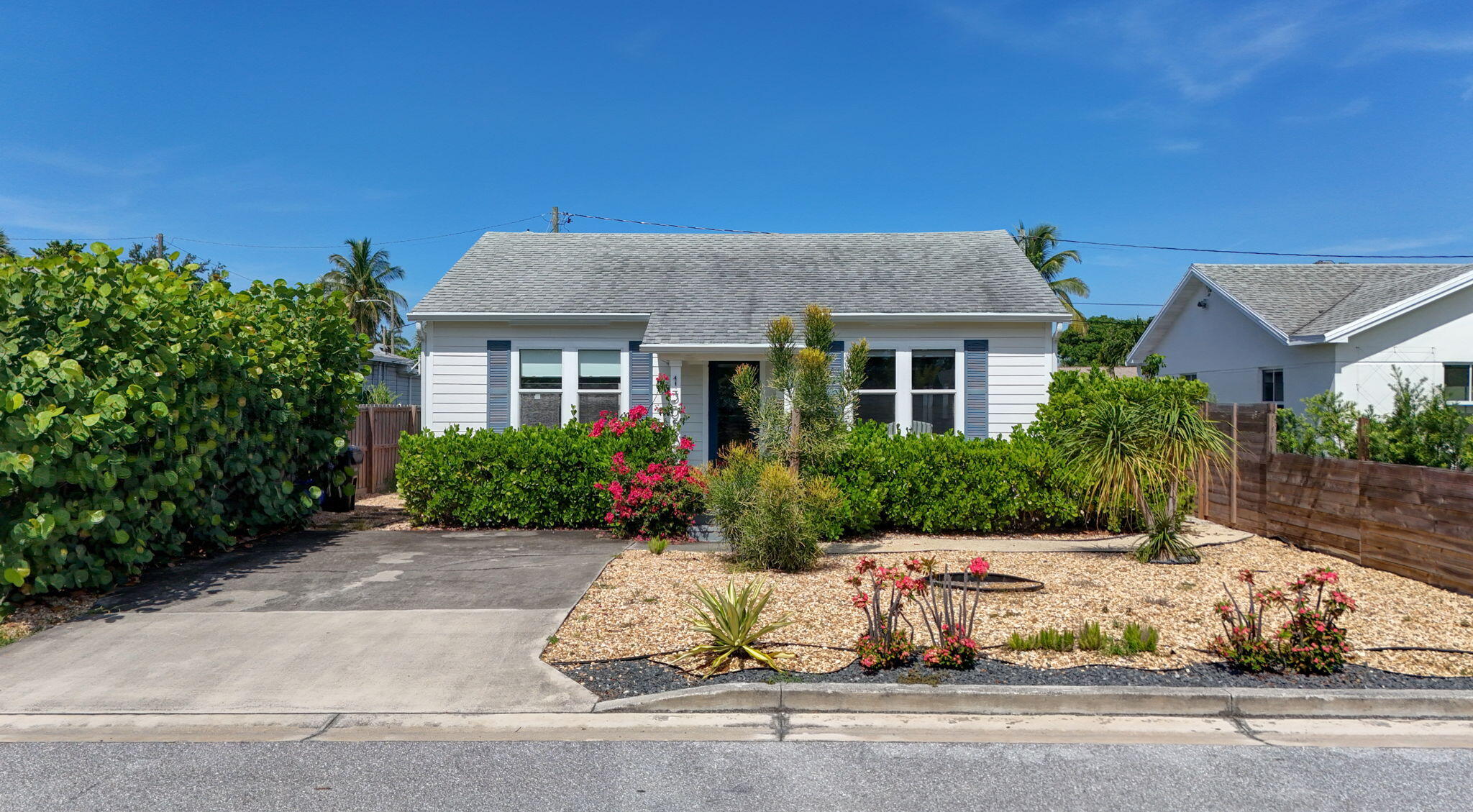 1305 N Palmway Property Photo 1