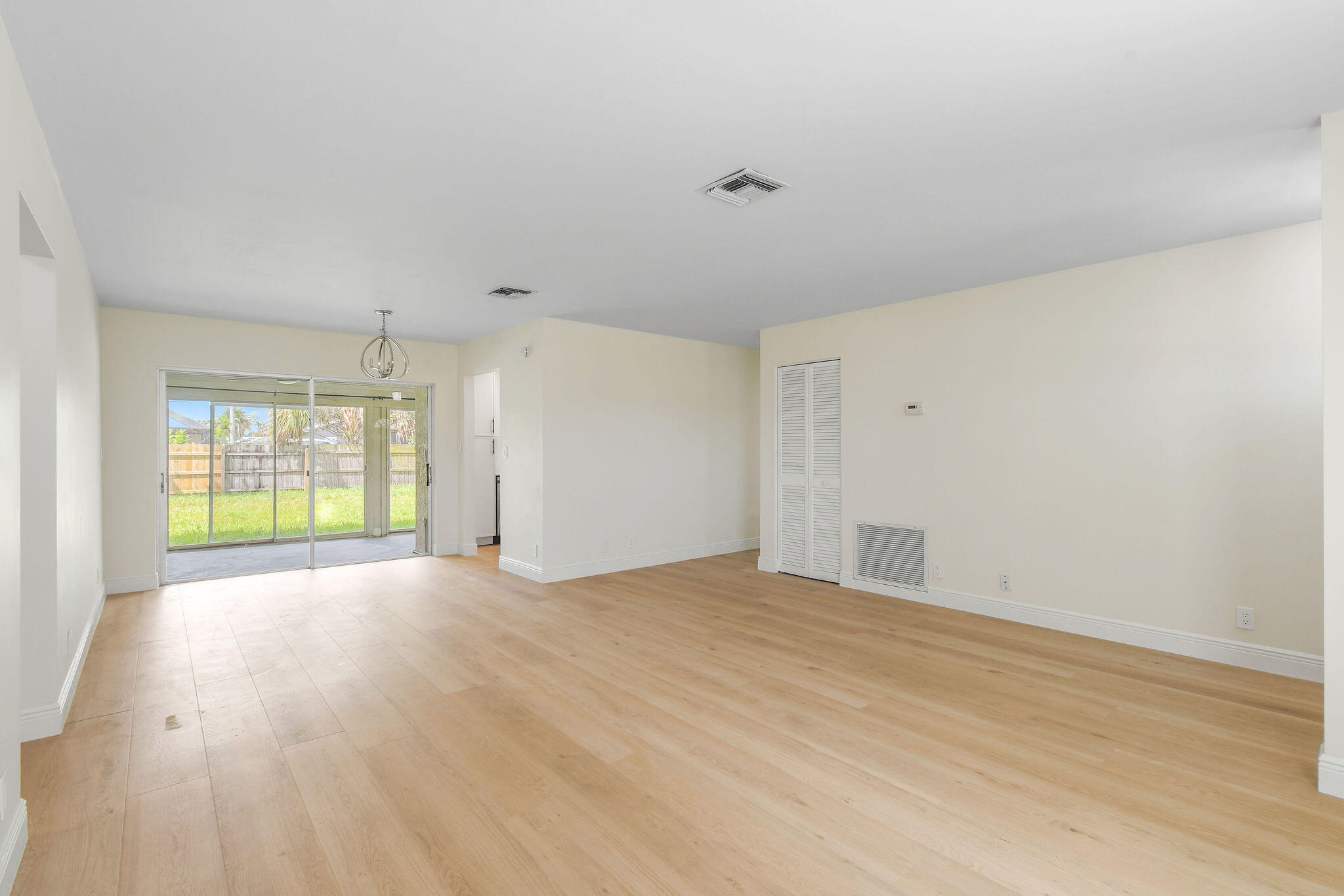 722 Se Arton Lane Property Photo 17