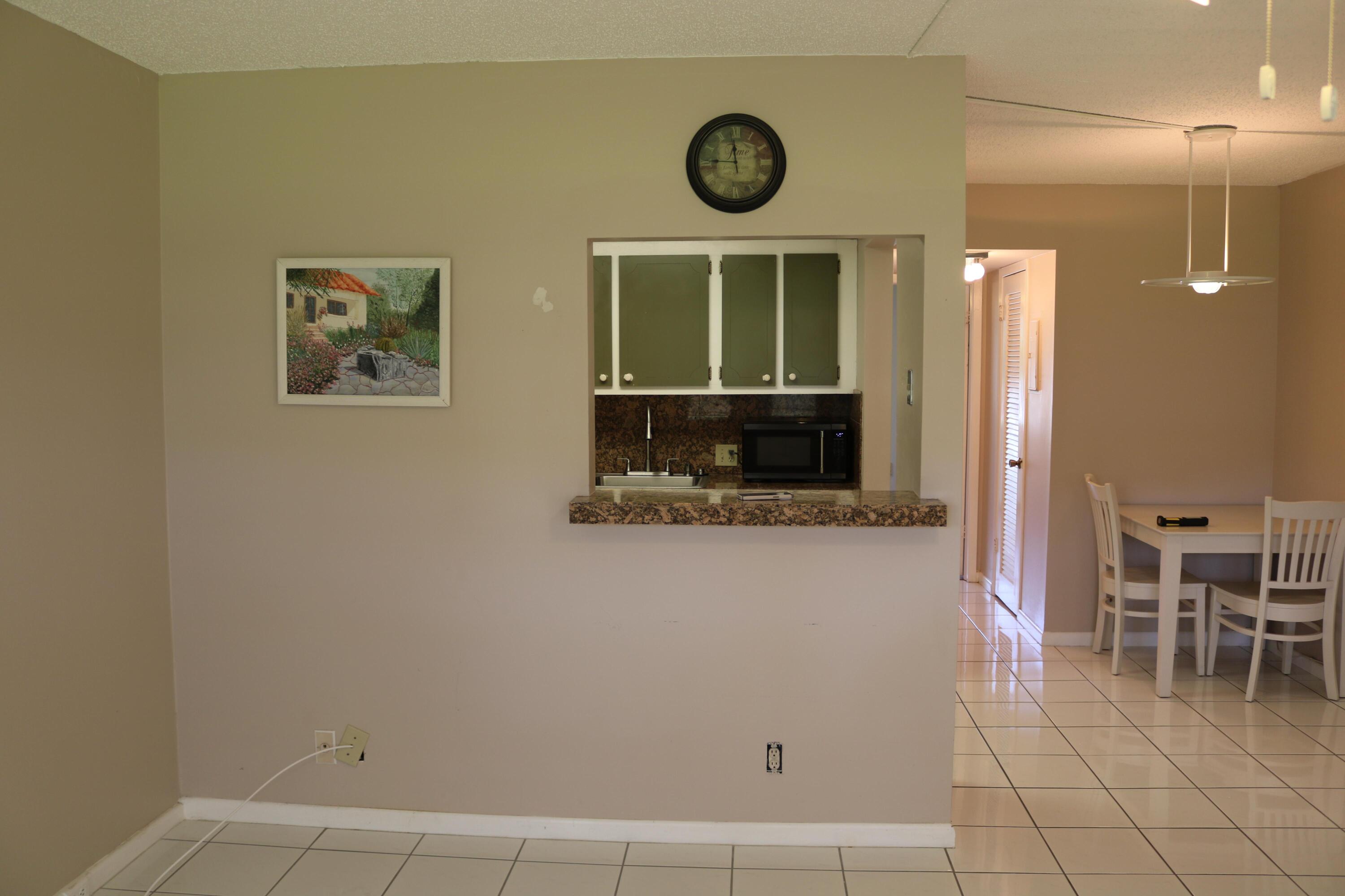 554 Mansfield N Property Photo 4