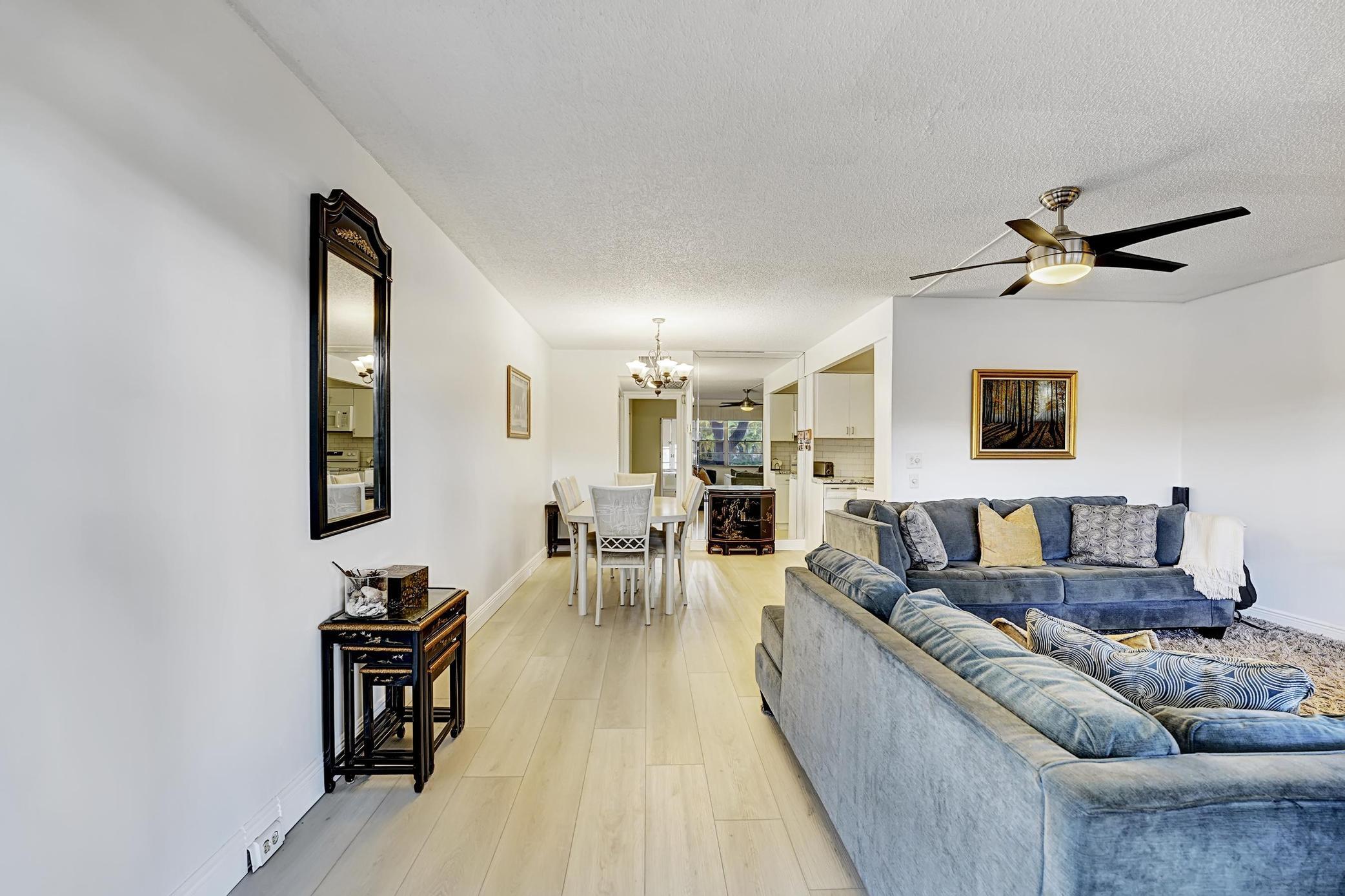 1056 Cambridge C Property Photo 3