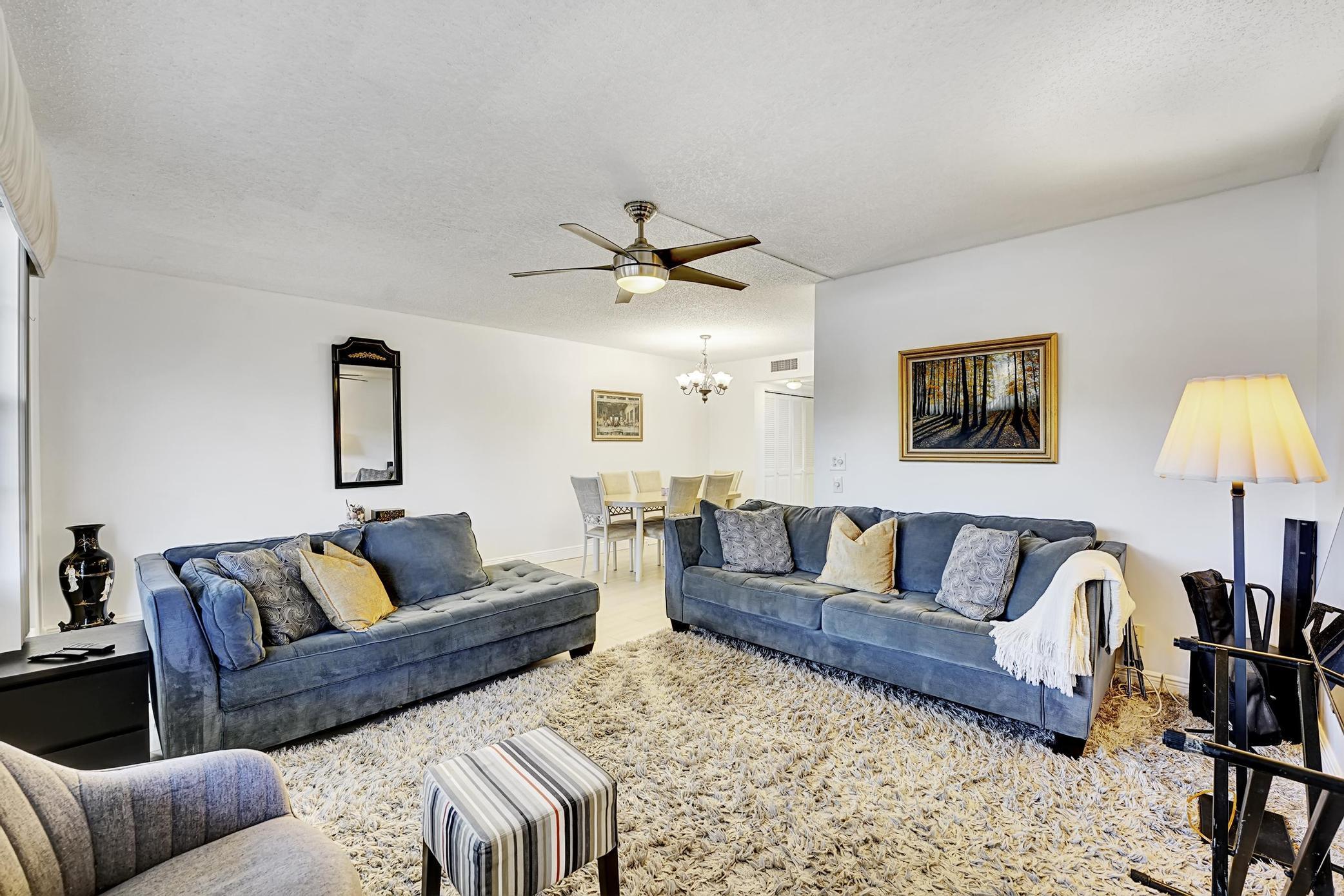 1056 Cambridge C Property Photo 4