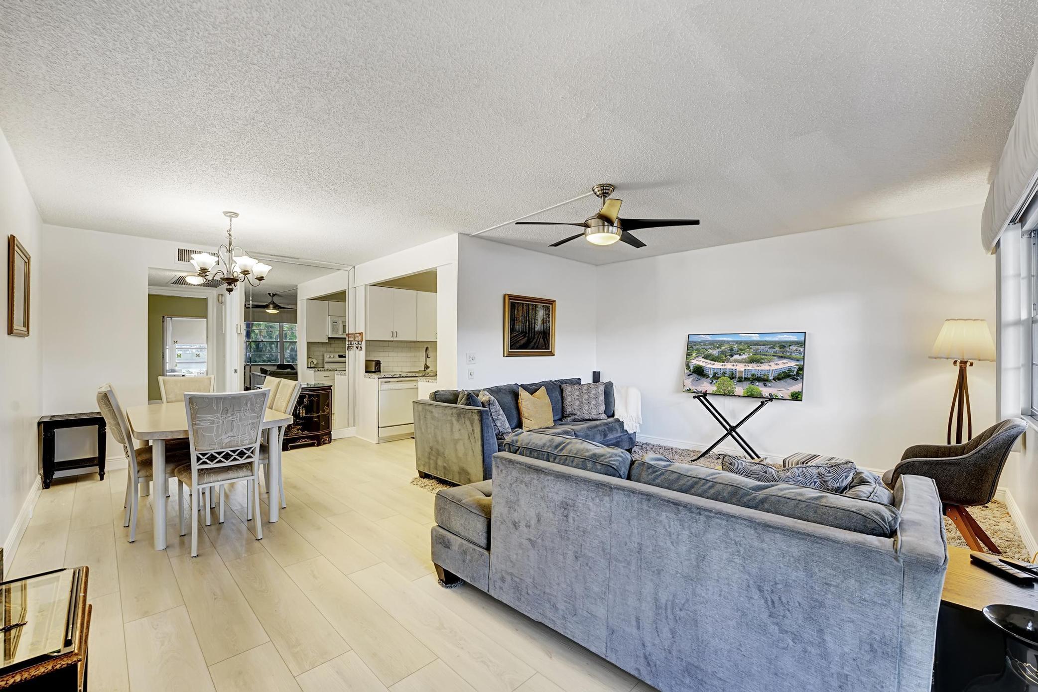 1056 Cambridge C Property Photo 6