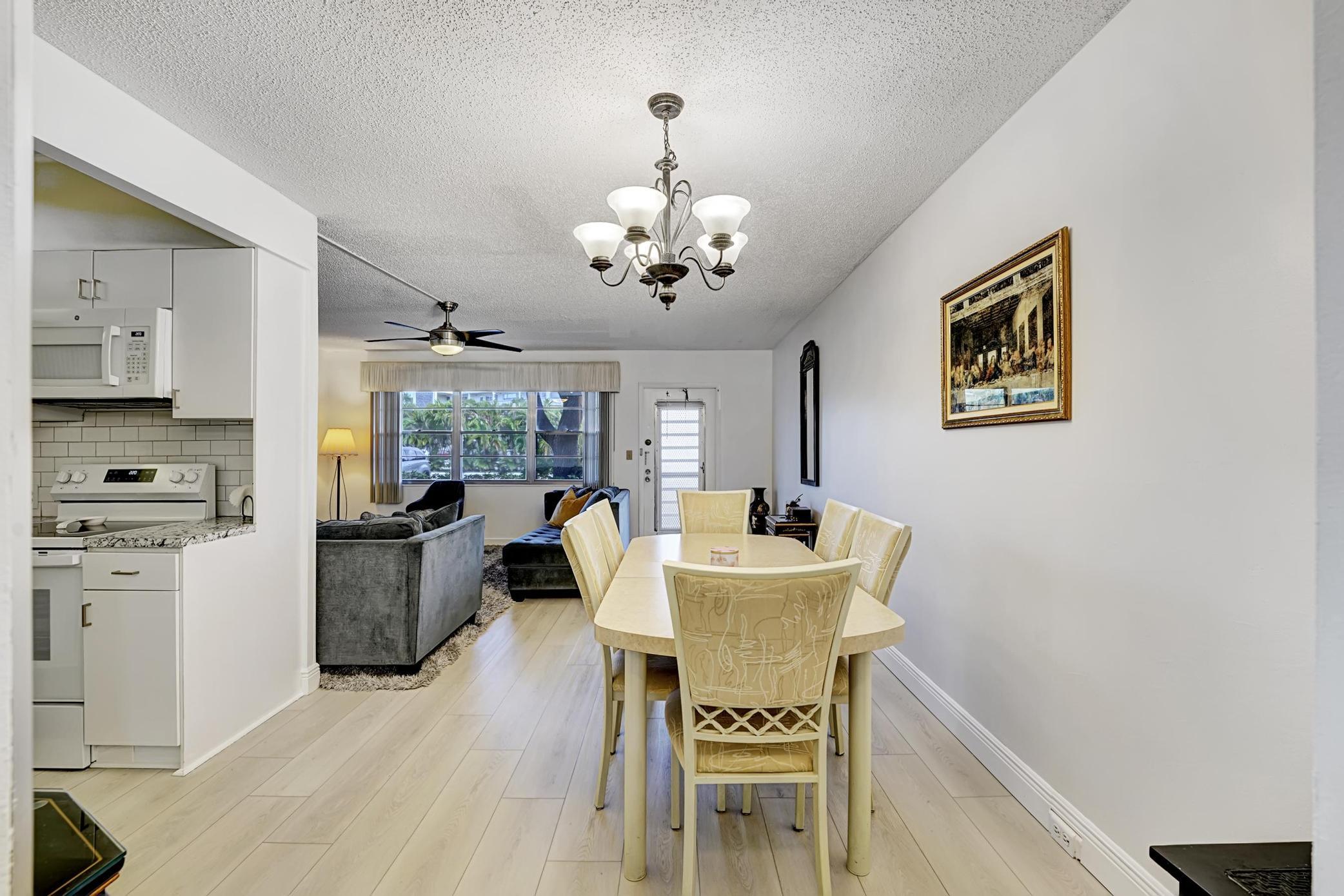 1056 Cambridge C Property Photo 8