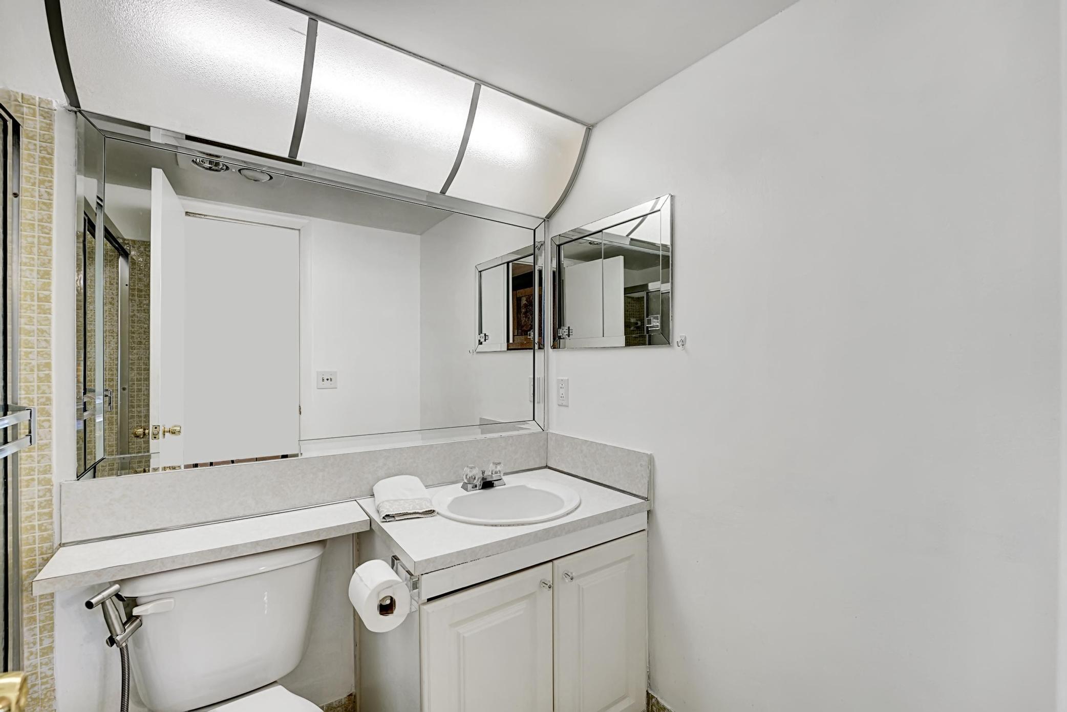 1056 Cambridge C Property Photo 14