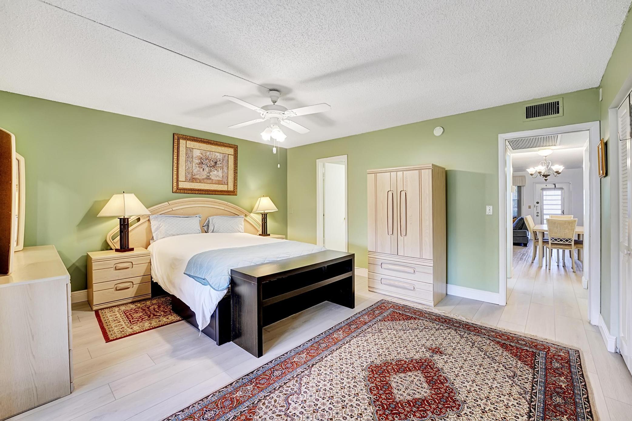1056 Cambridge C Property Photo 16