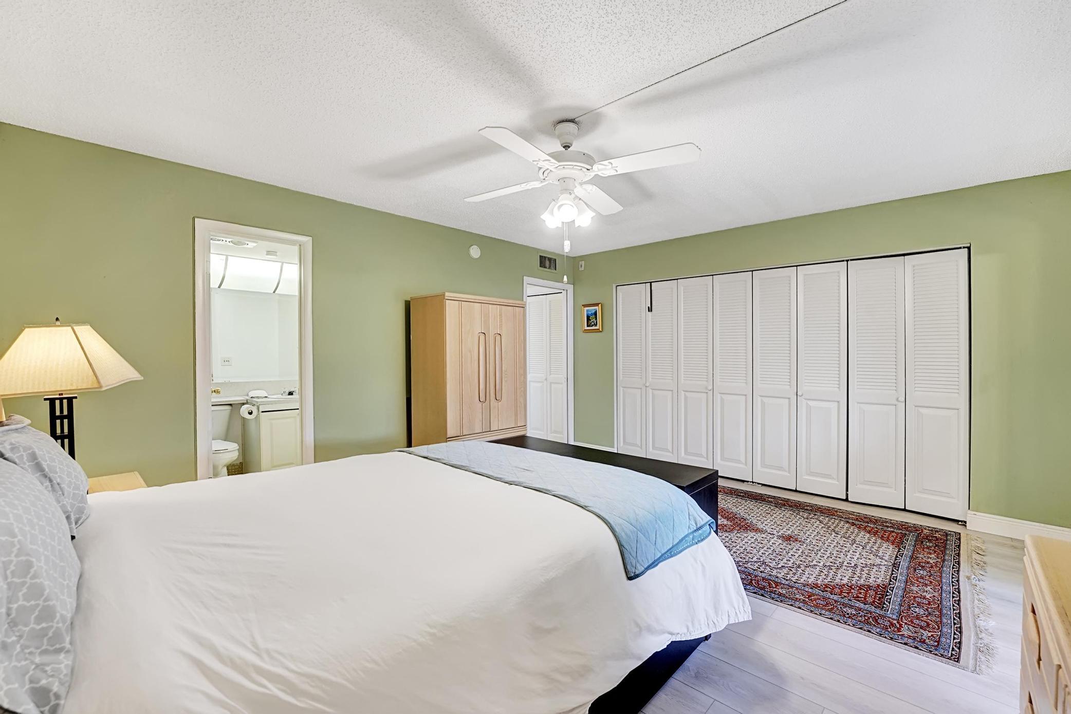 1056 Cambridge C Property Photo 17
