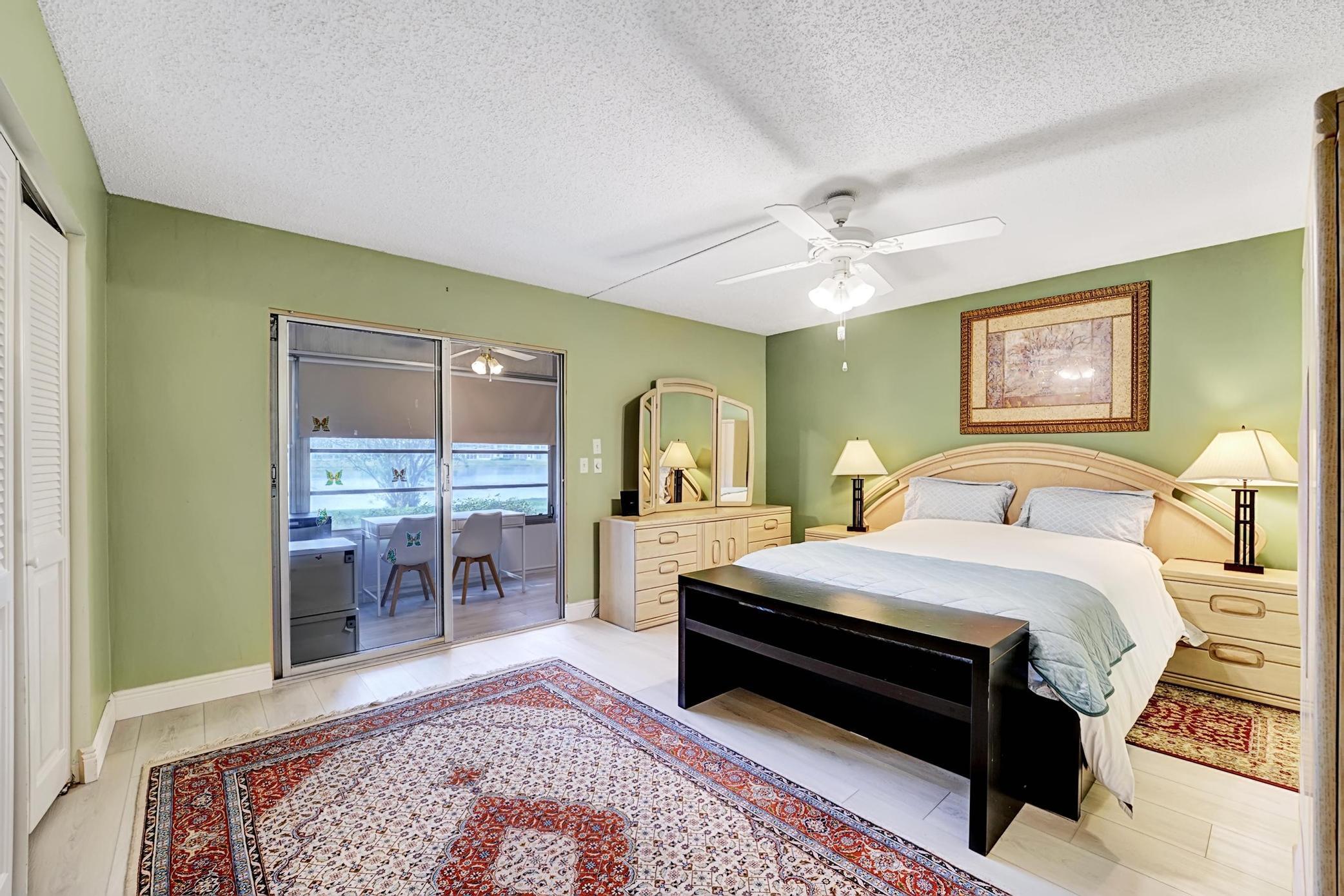1056 Cambridge C Property Photo 18