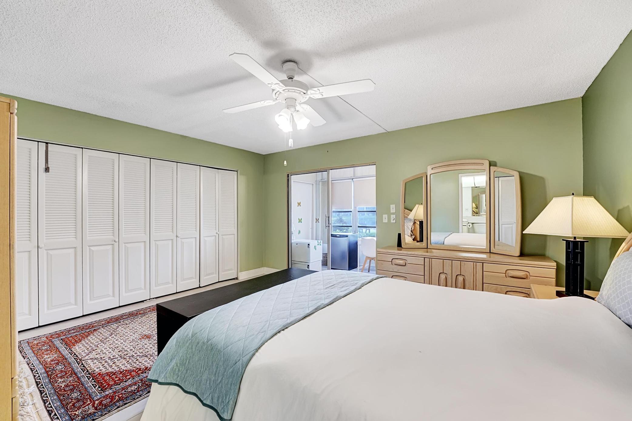 1056 Cambridge C Property Photo 19
