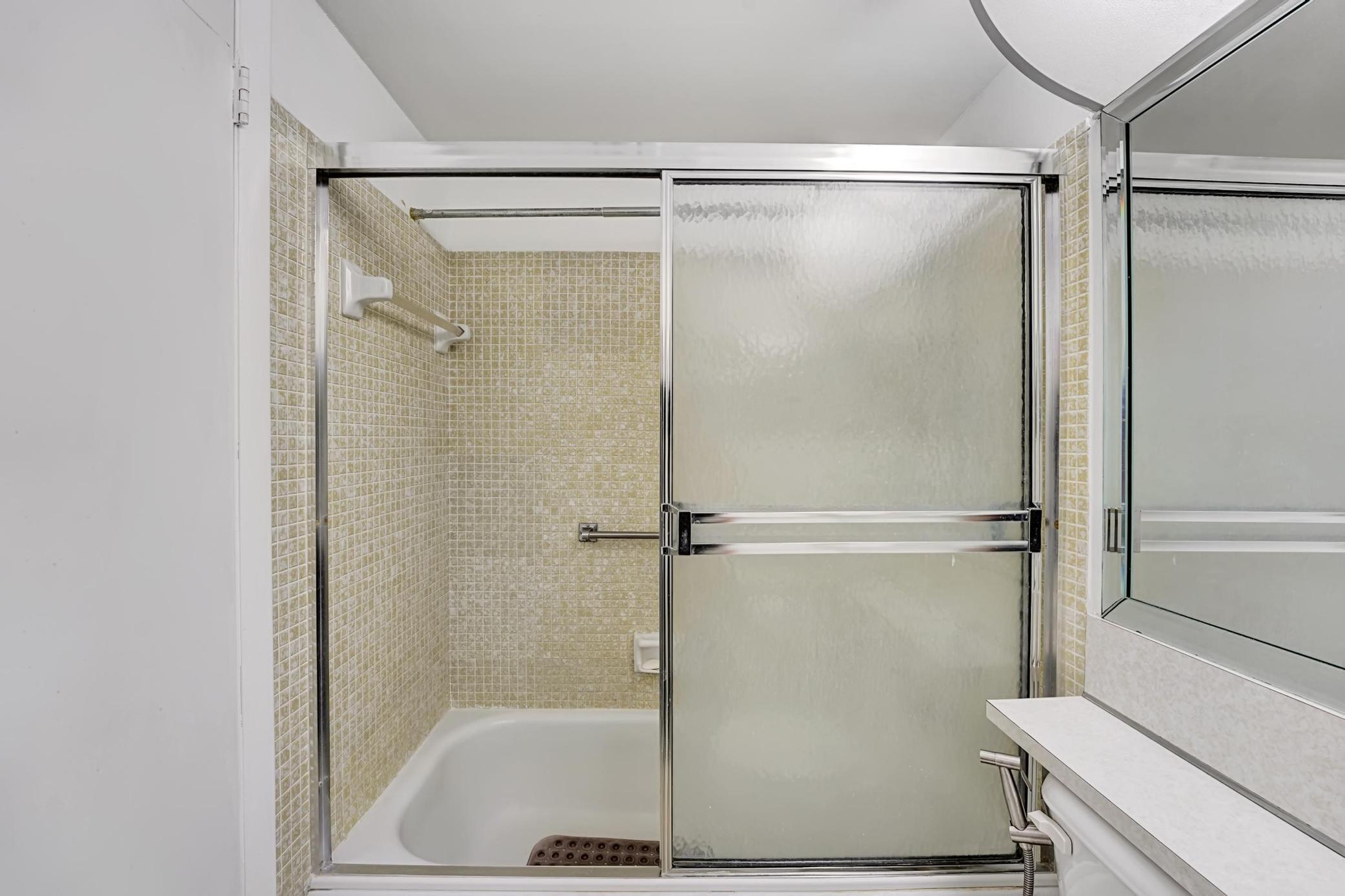 1056 Cambridge C Property Photo 21