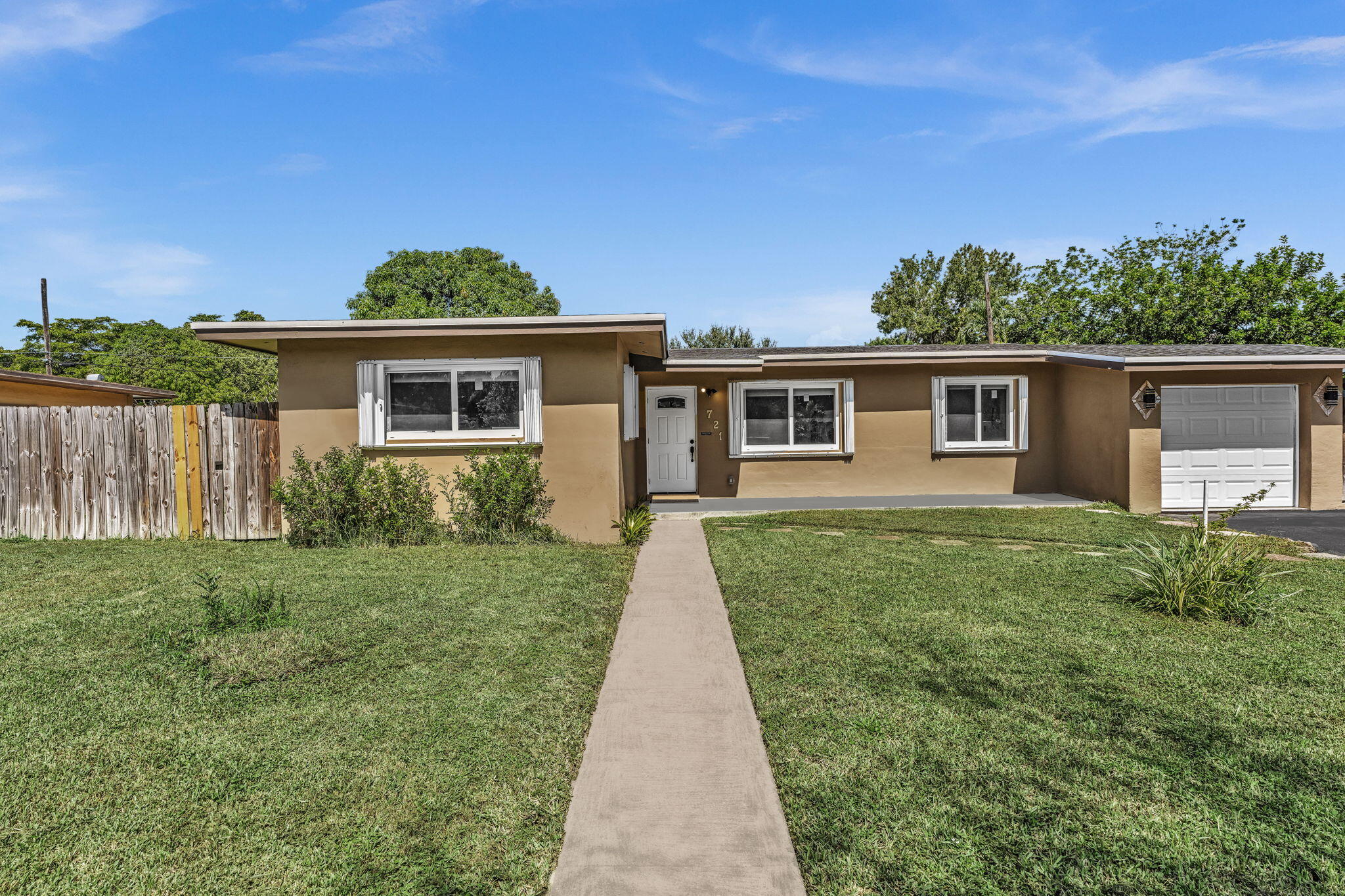 721 Fairway Drive Property Photo 4