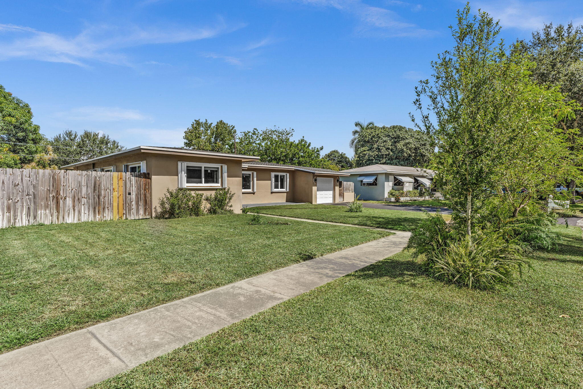 721 Fairway Drive Property Photo 5