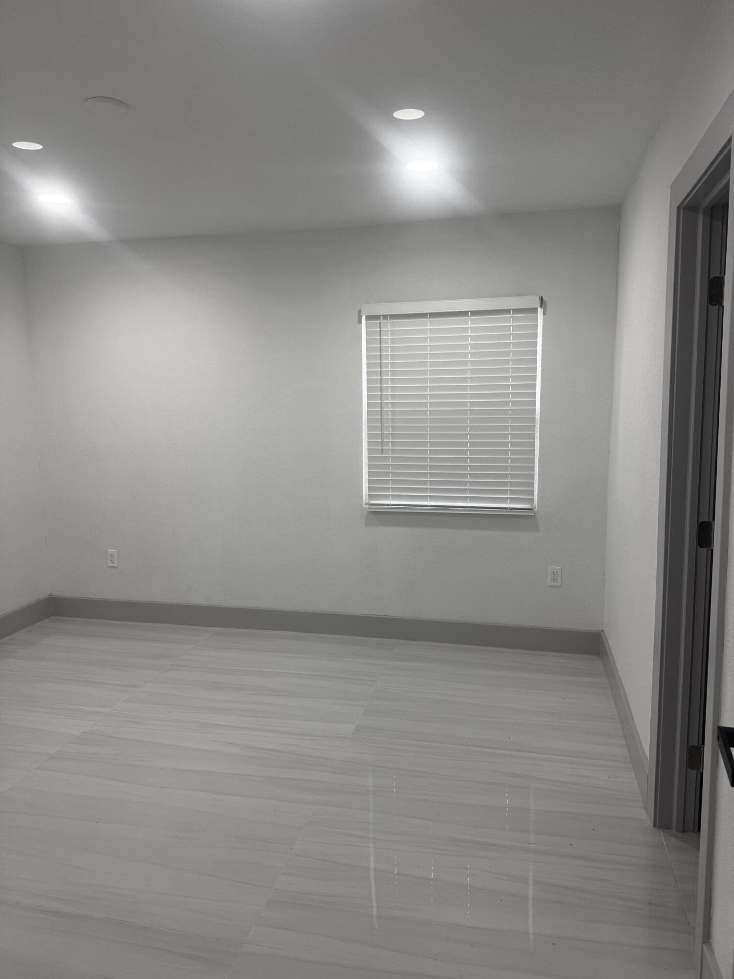 405 N E Street Property Photo 1
