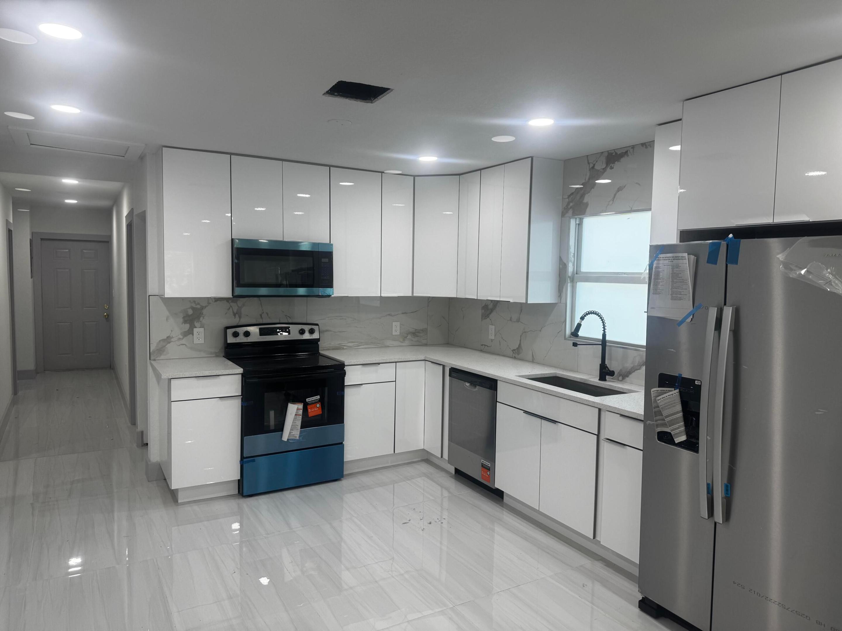 405 N E Street Property Photo 5