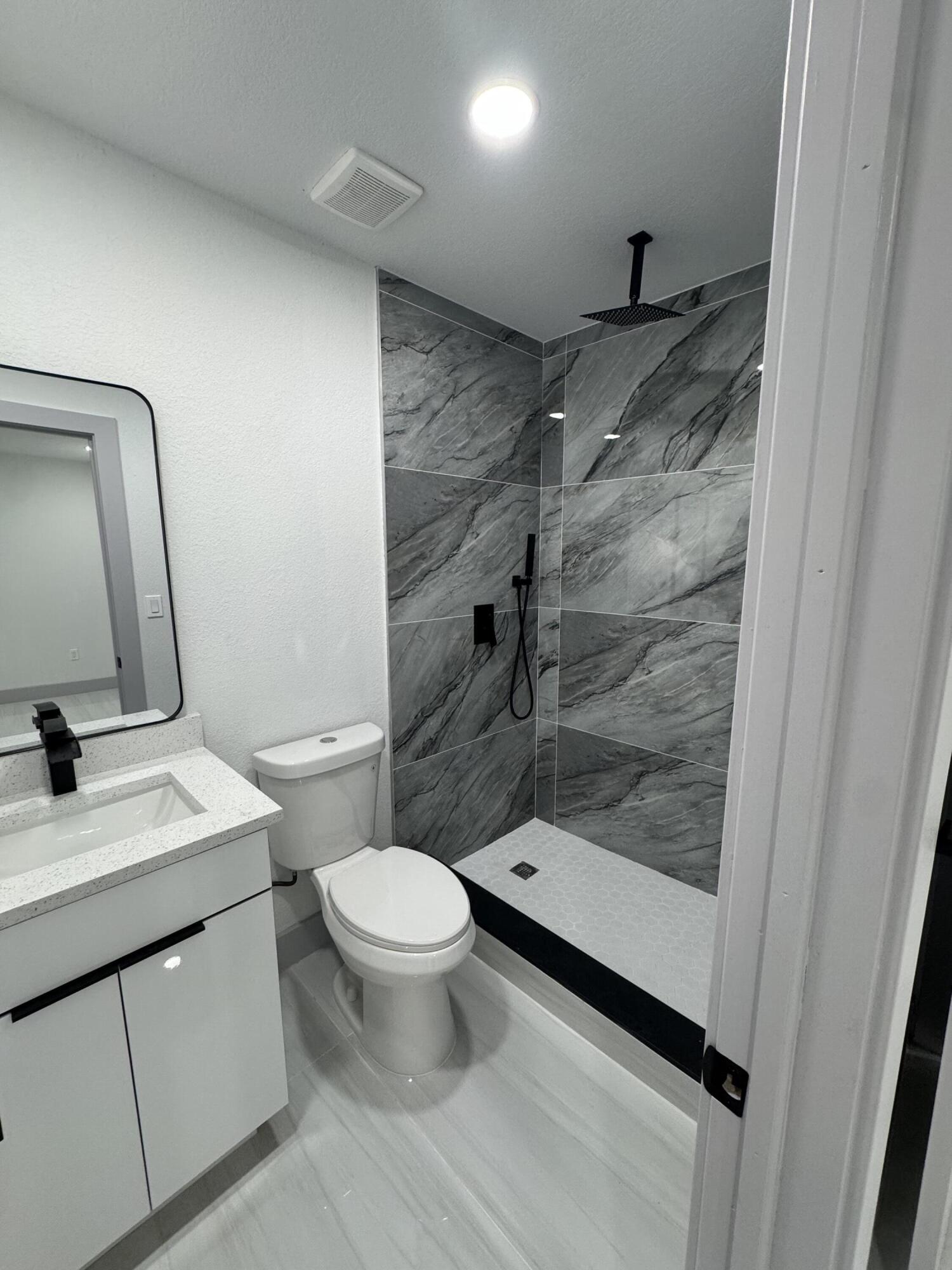 405 N E Street Property Photo 17