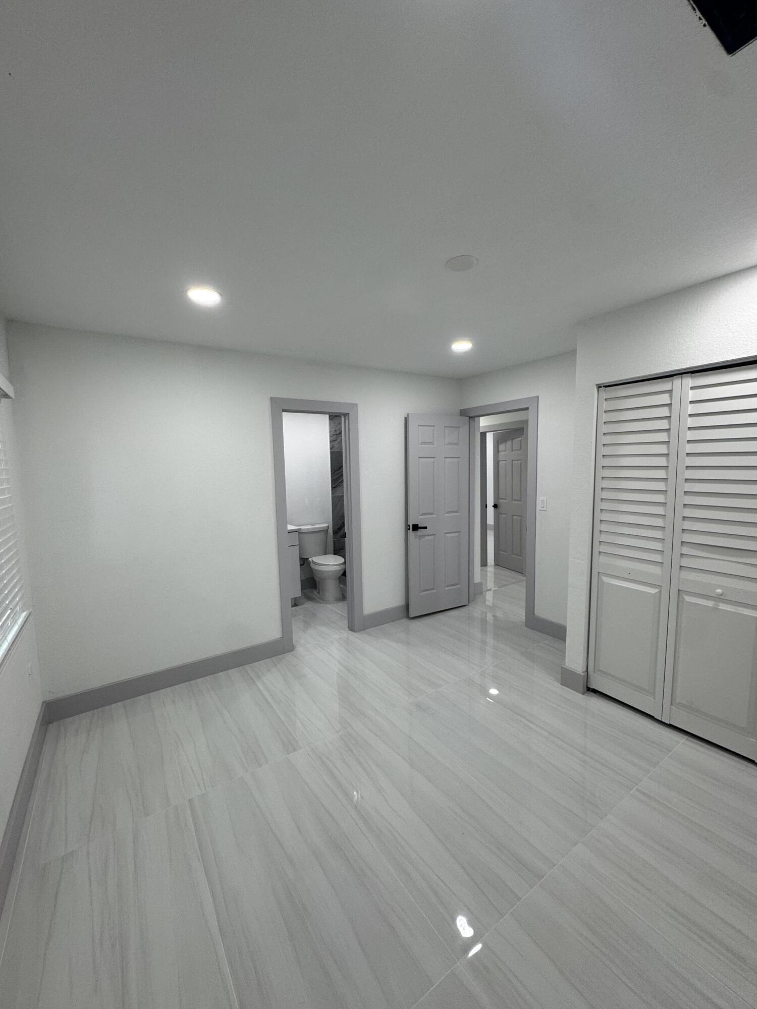 405 N E Street Property Photo 18