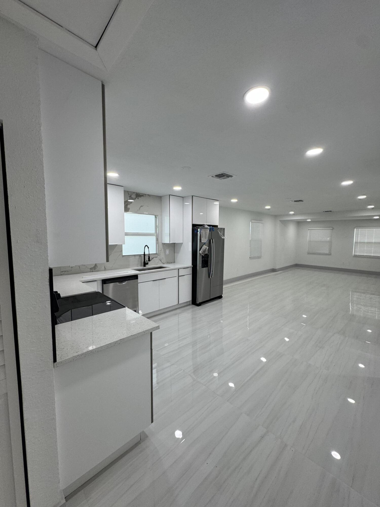 405 N E Street Property Photo 19