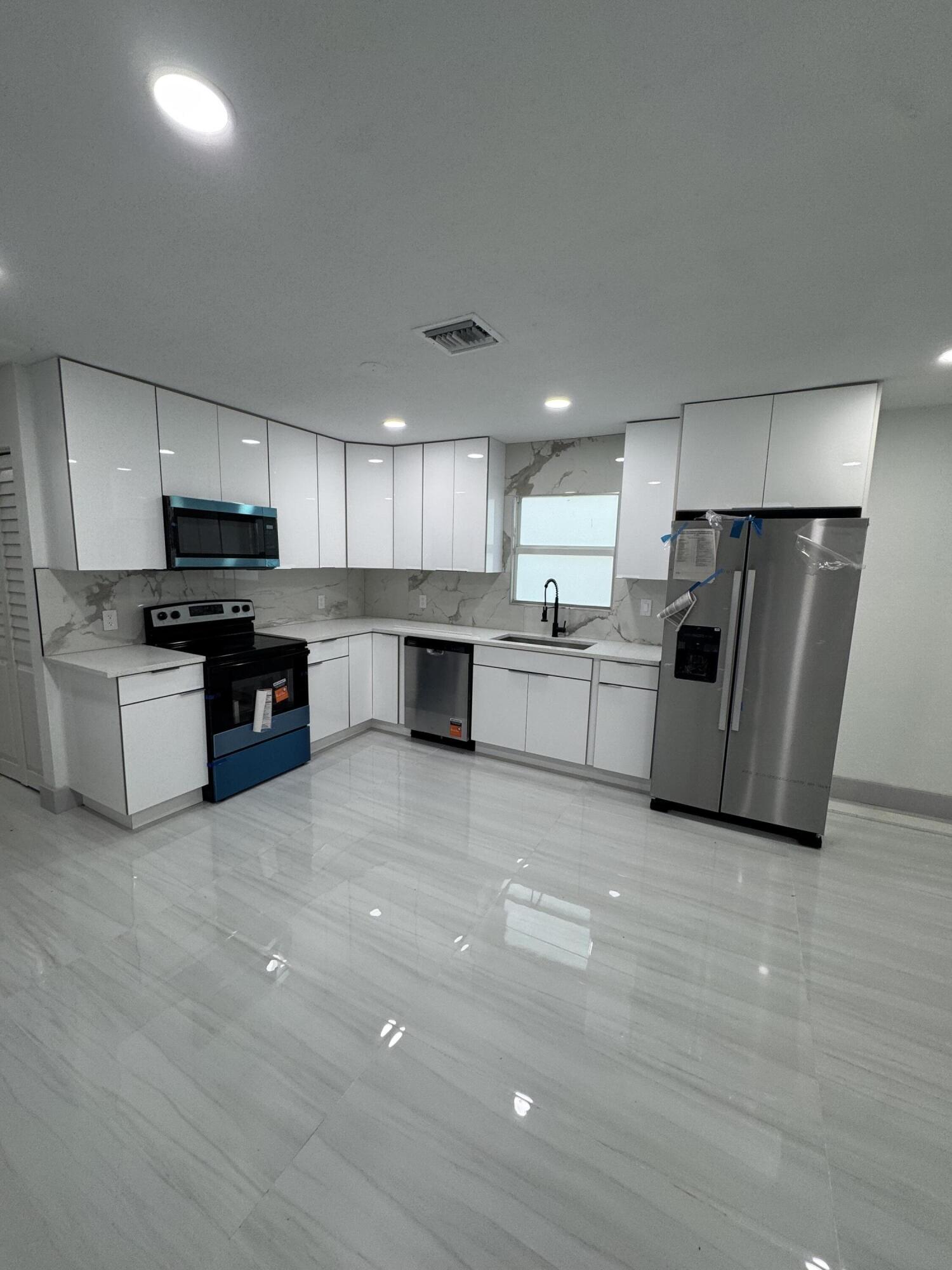 405 N E Street Property Photo 21