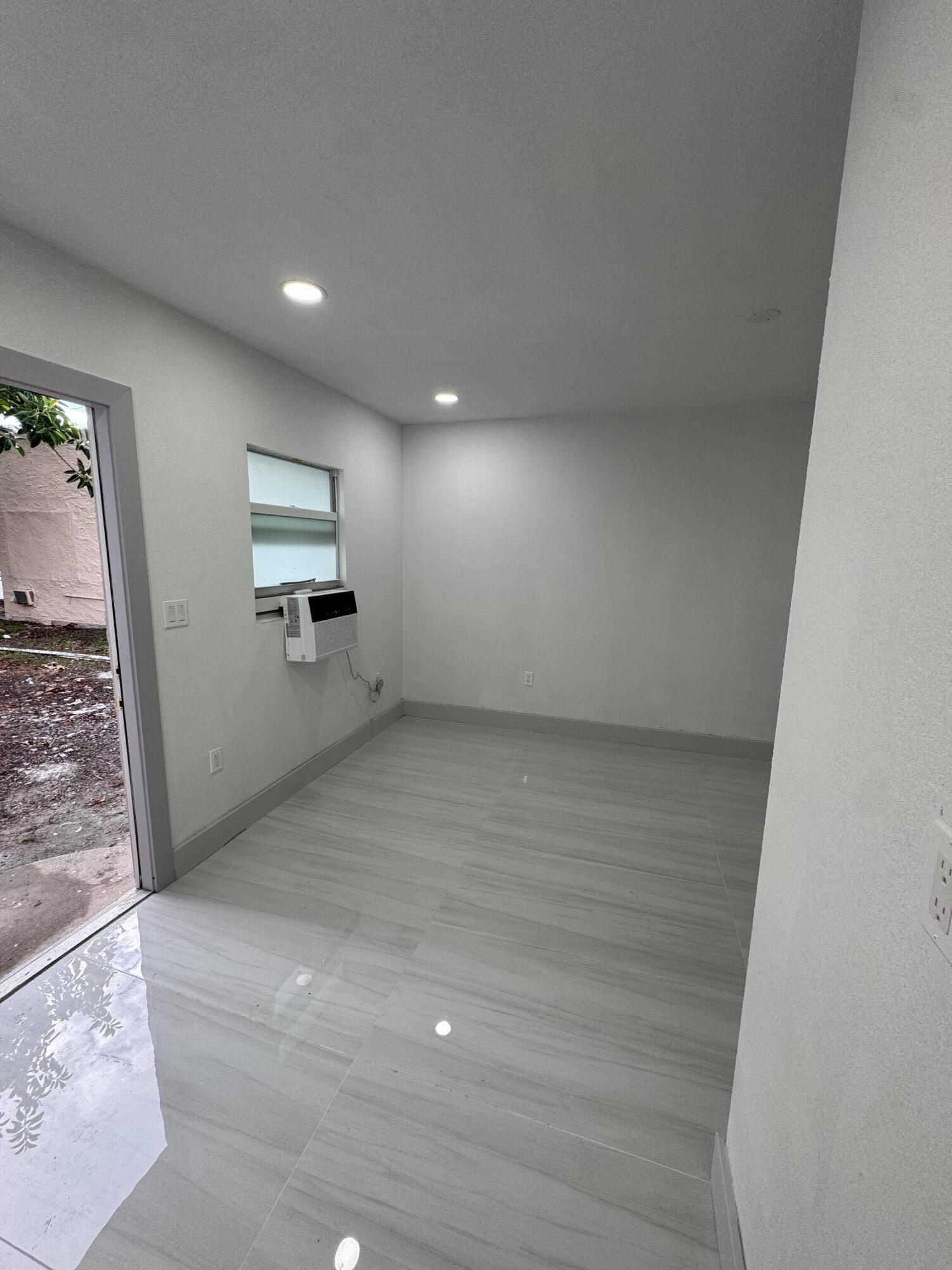 405 N E Street Property Photo 35