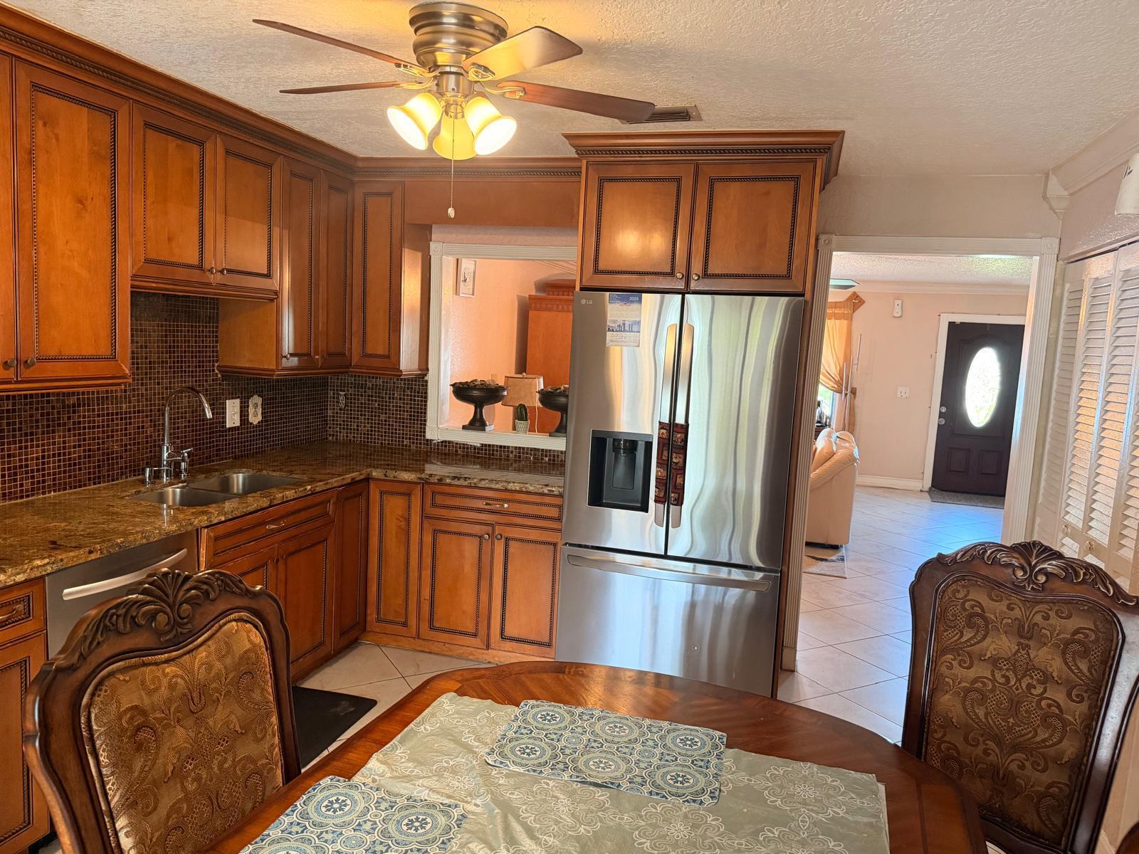 6082 Wauconda Way E Property Photo 5