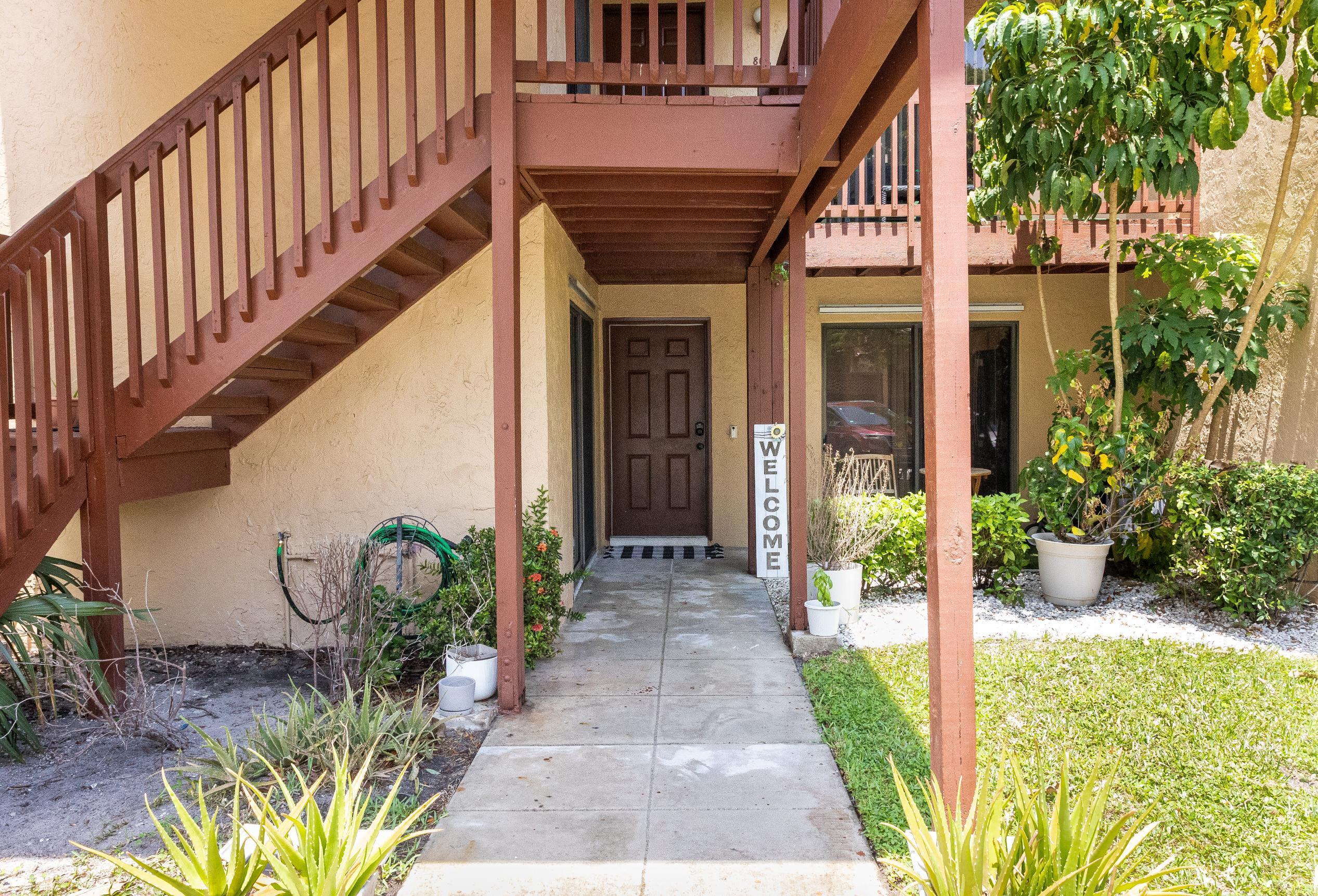 803 LAKEVIEW Circle