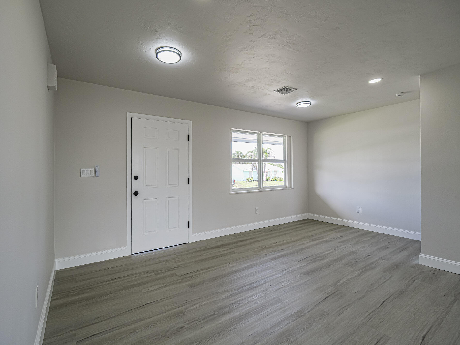 375 Manly Avenue Property Photo 15