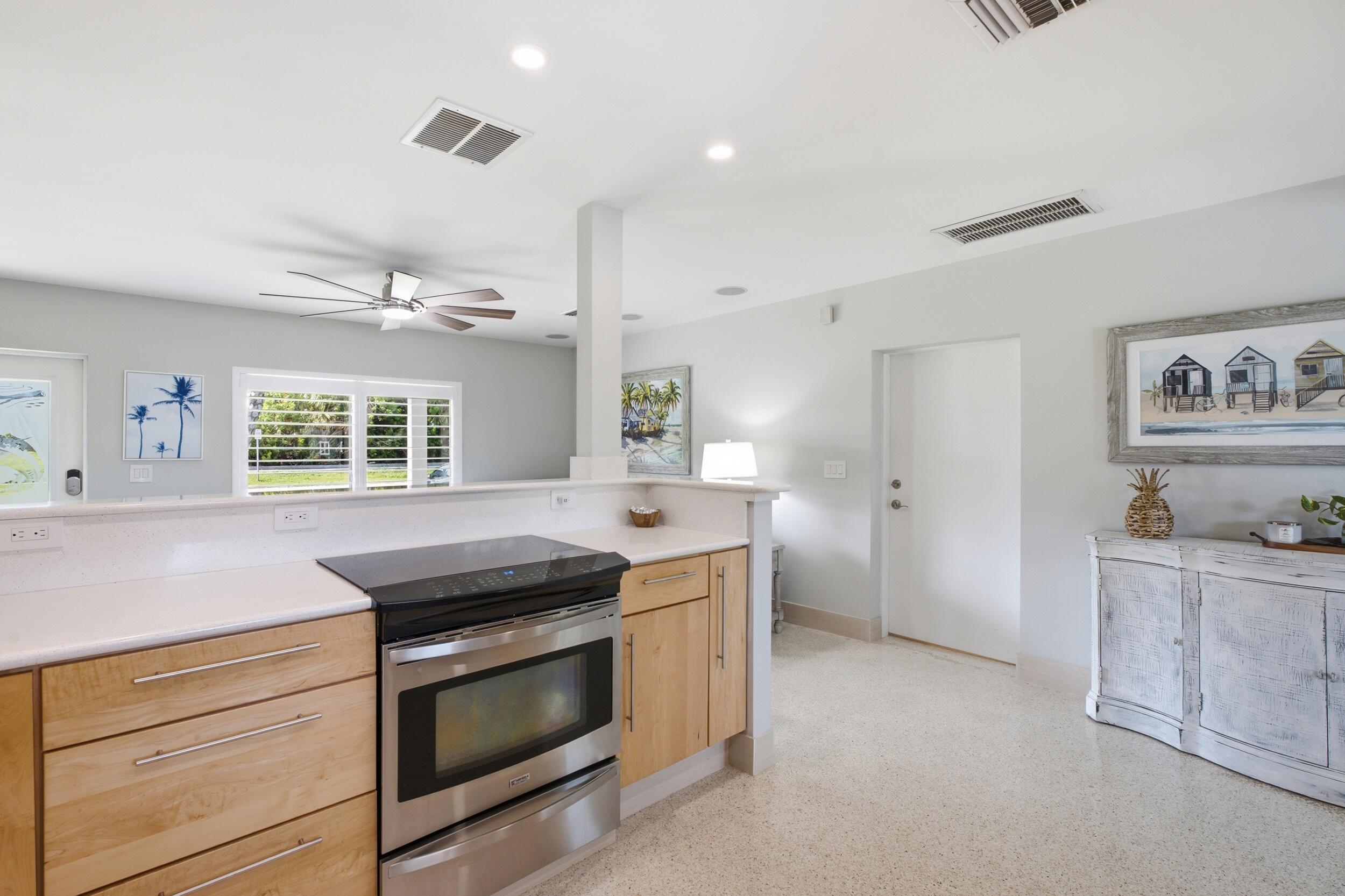 1719 Sw Dyer Point Road Property Photo 11