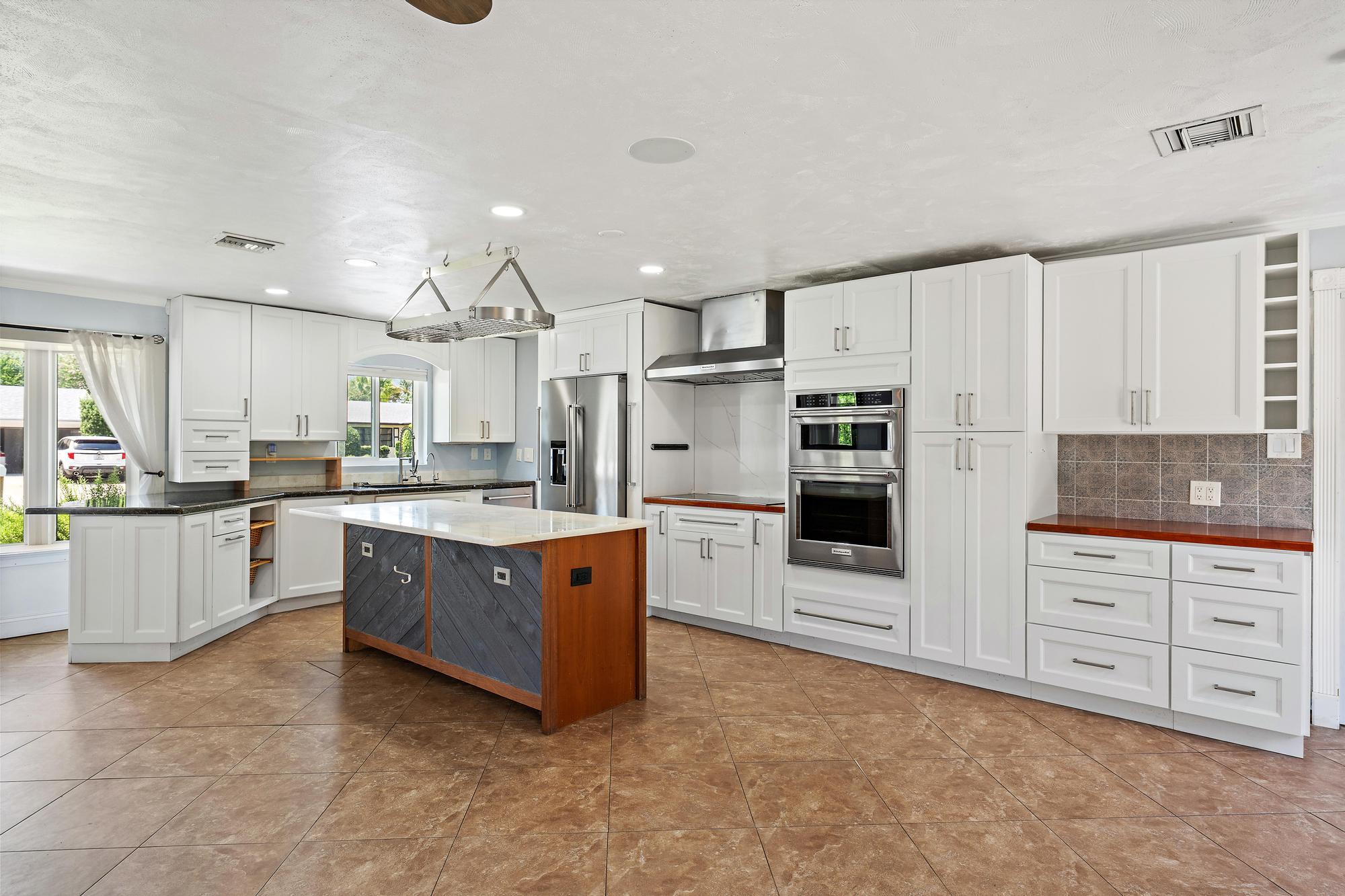 1 Windsor Road W Property Photo 2