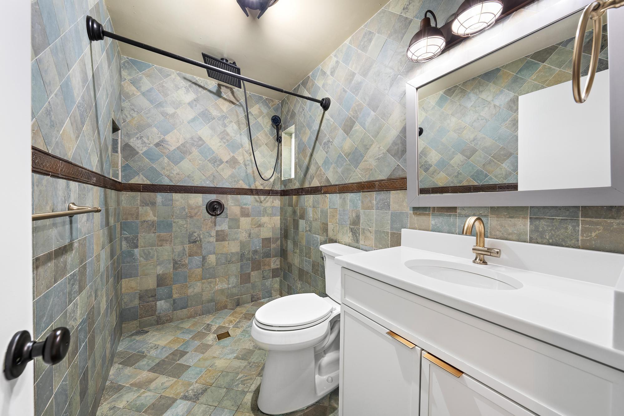 1 Windsor Road W Property Photo 9