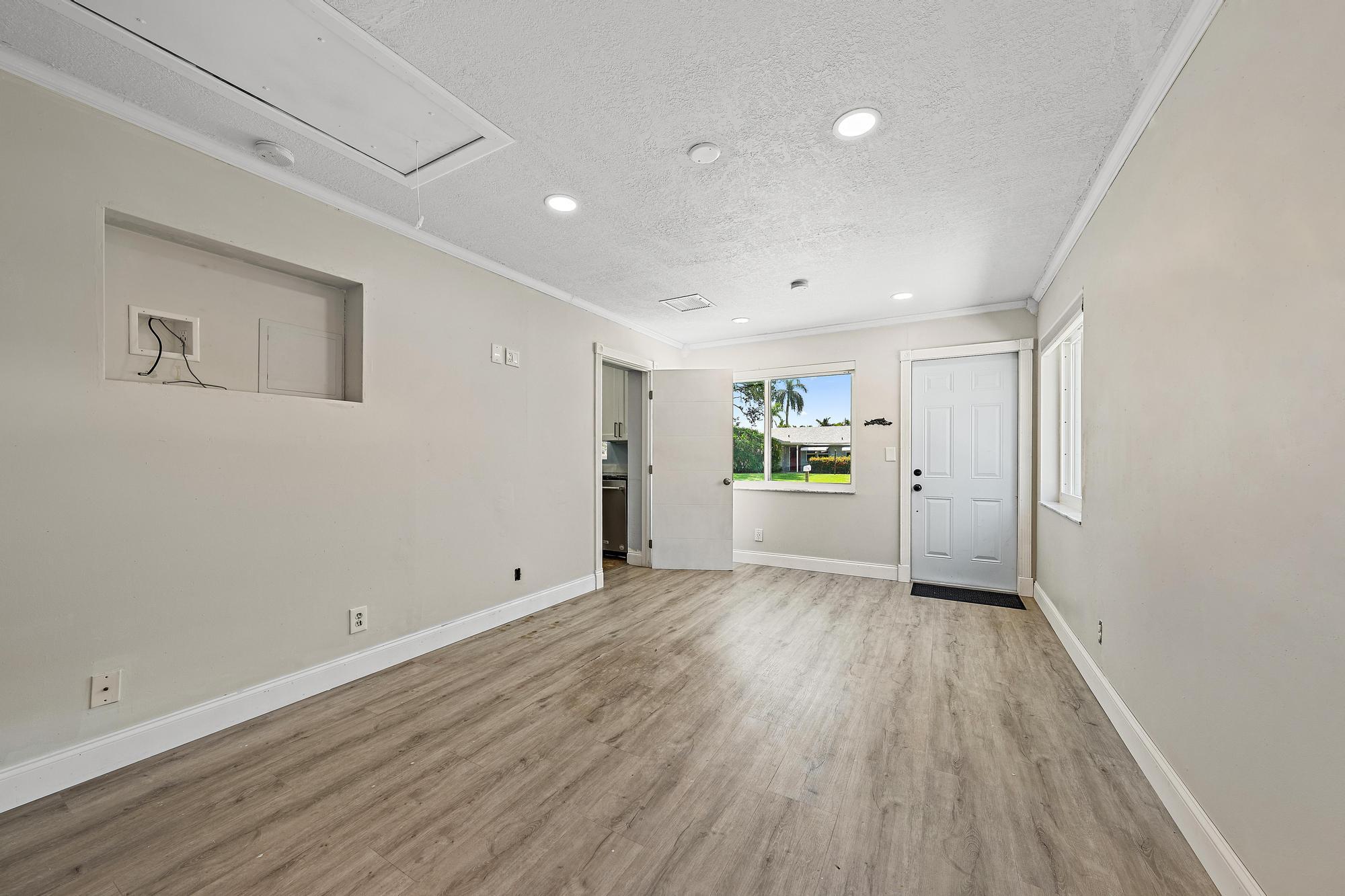 1 Windsor Road W Property Photo 11