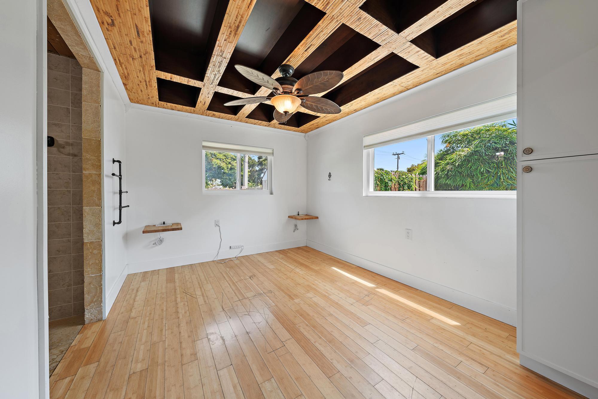 1 Windsor Road W Property Photo 12