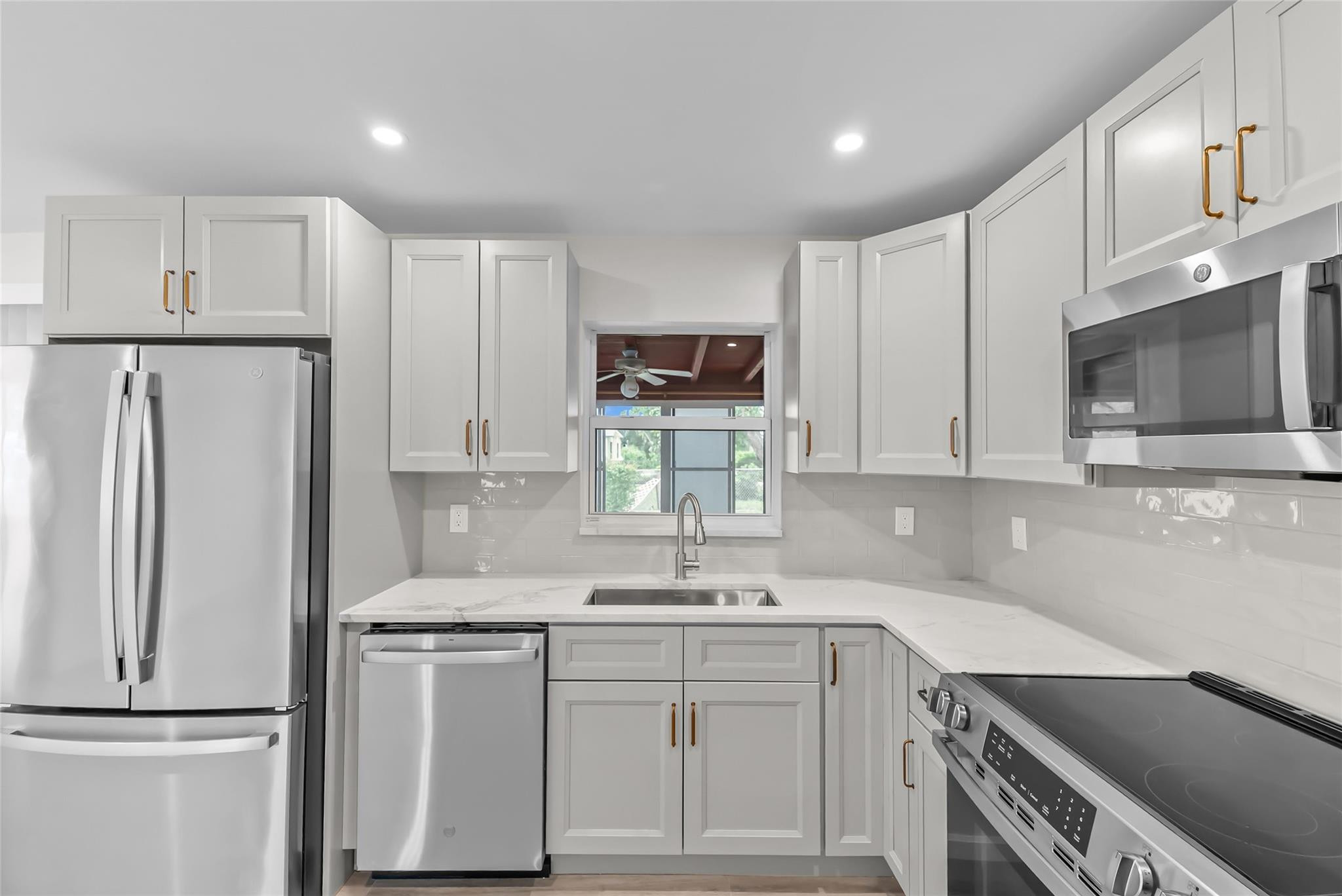 908 Lighthouse Drive Property Photo 3