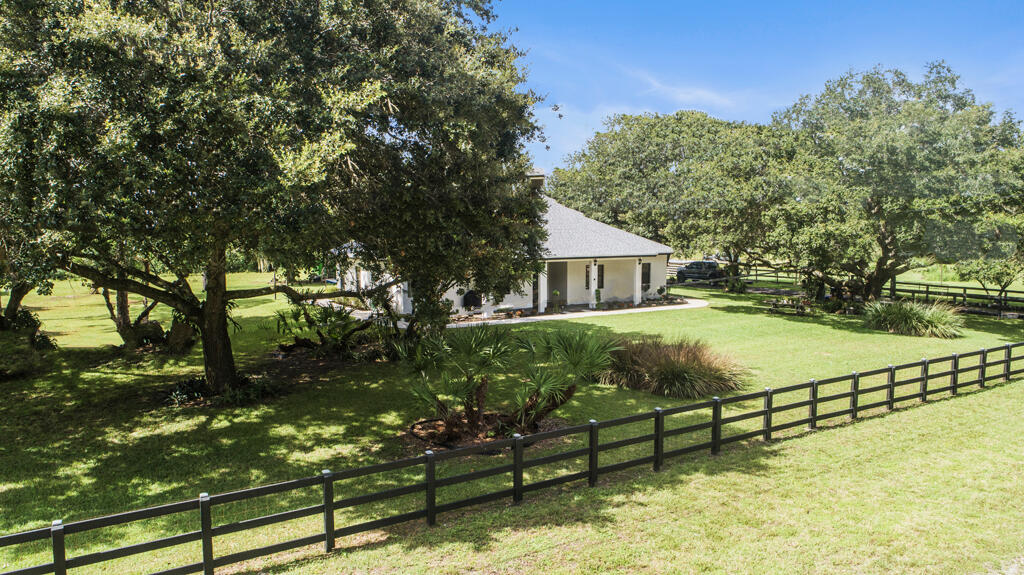 14662 78th Place N Property Photo 27