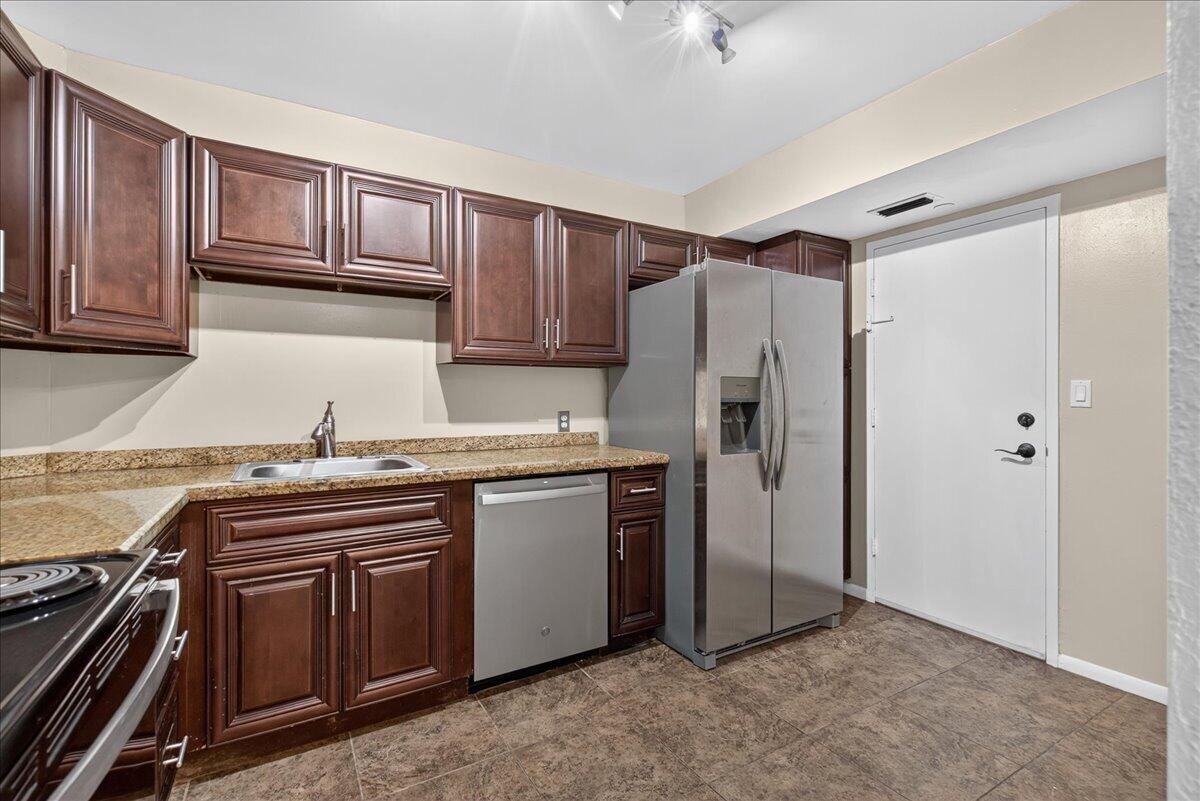 4200 Hillcrest Drive 217 Property Photo 6