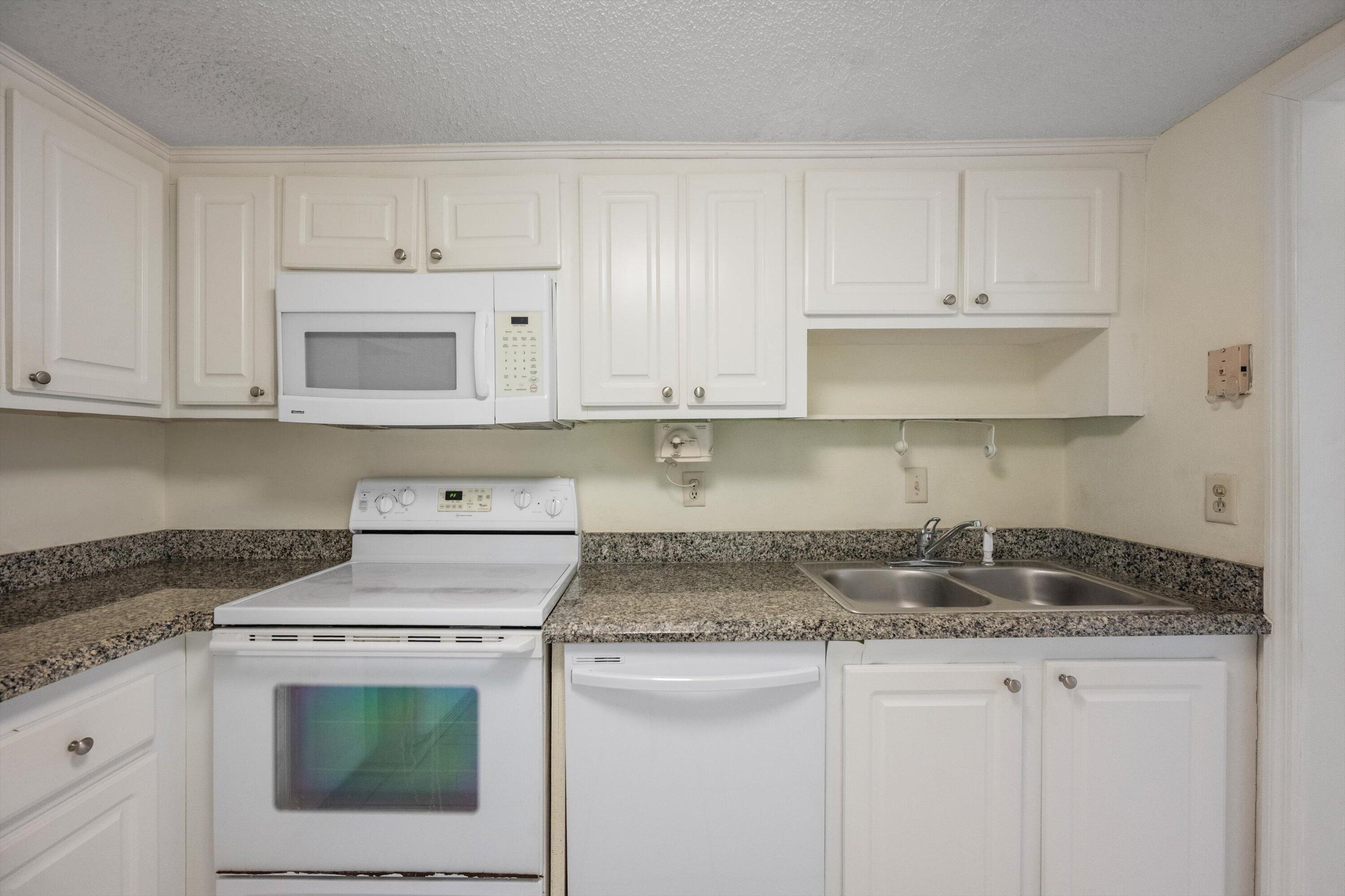 2800 N Ocean Drive A-8b Property Photo 10