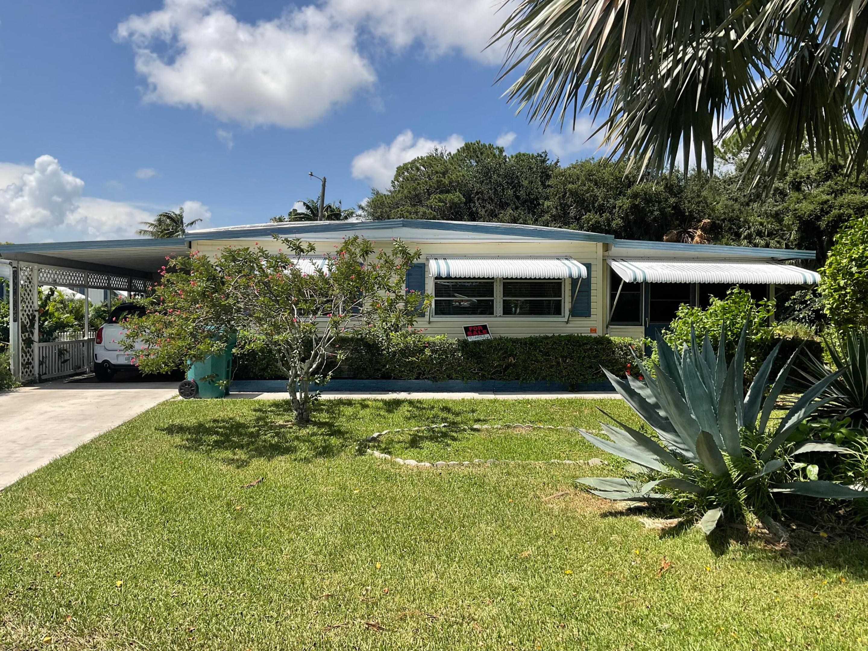 8528 Duchess Court E Property Photo 1