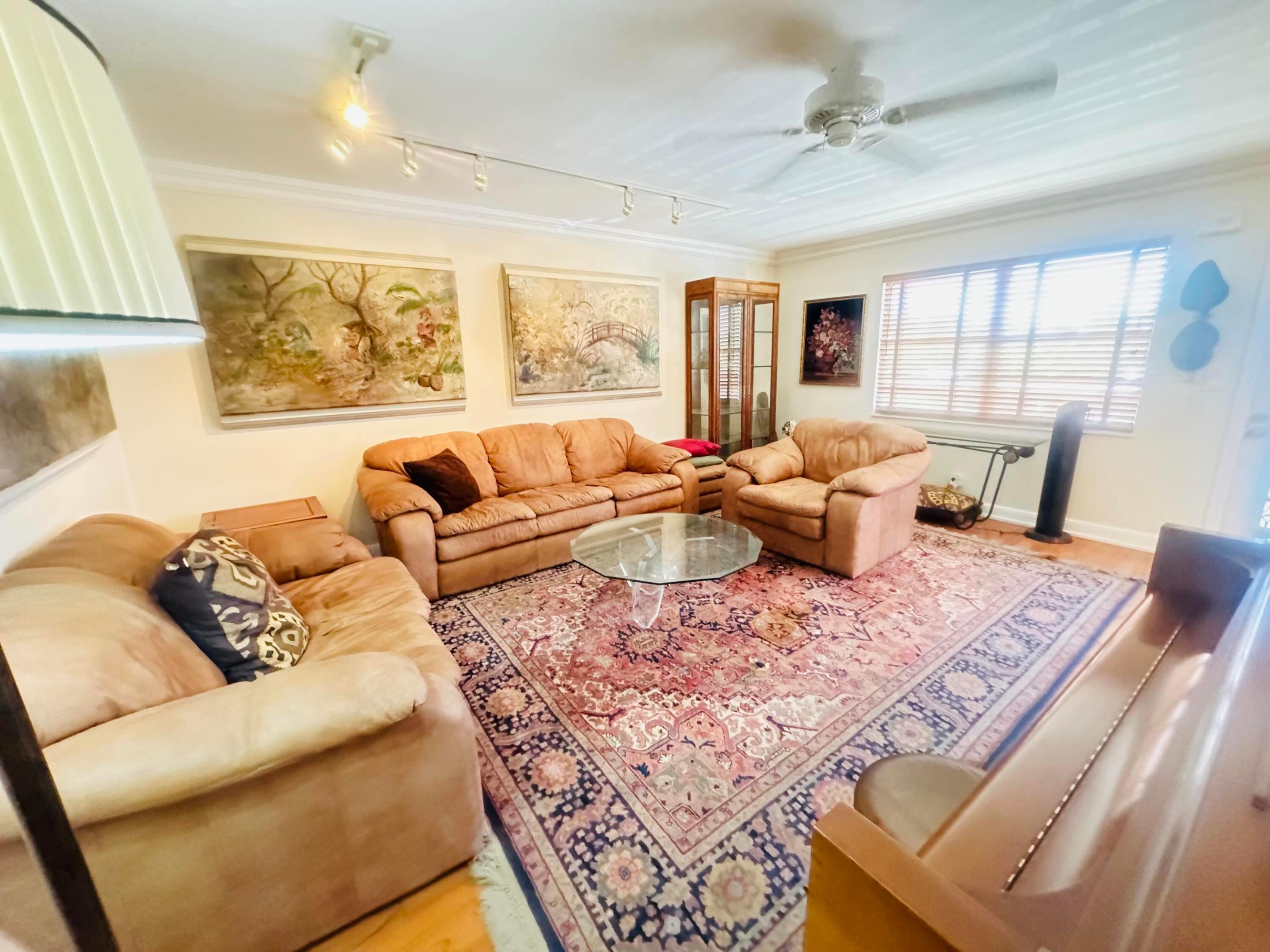 2029 Farnham O Property Photo 4