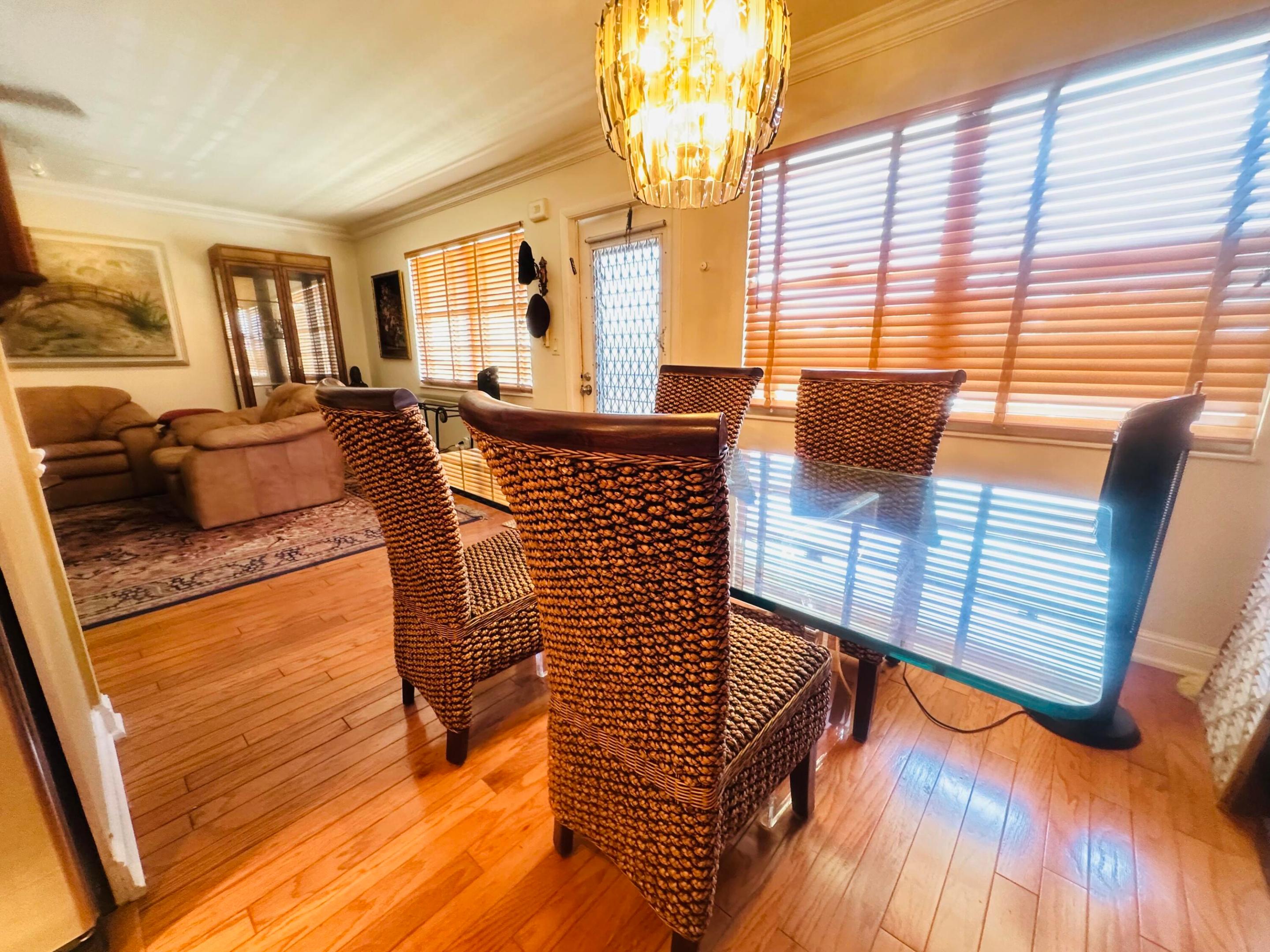 2029 Farnham O Property Photo 7