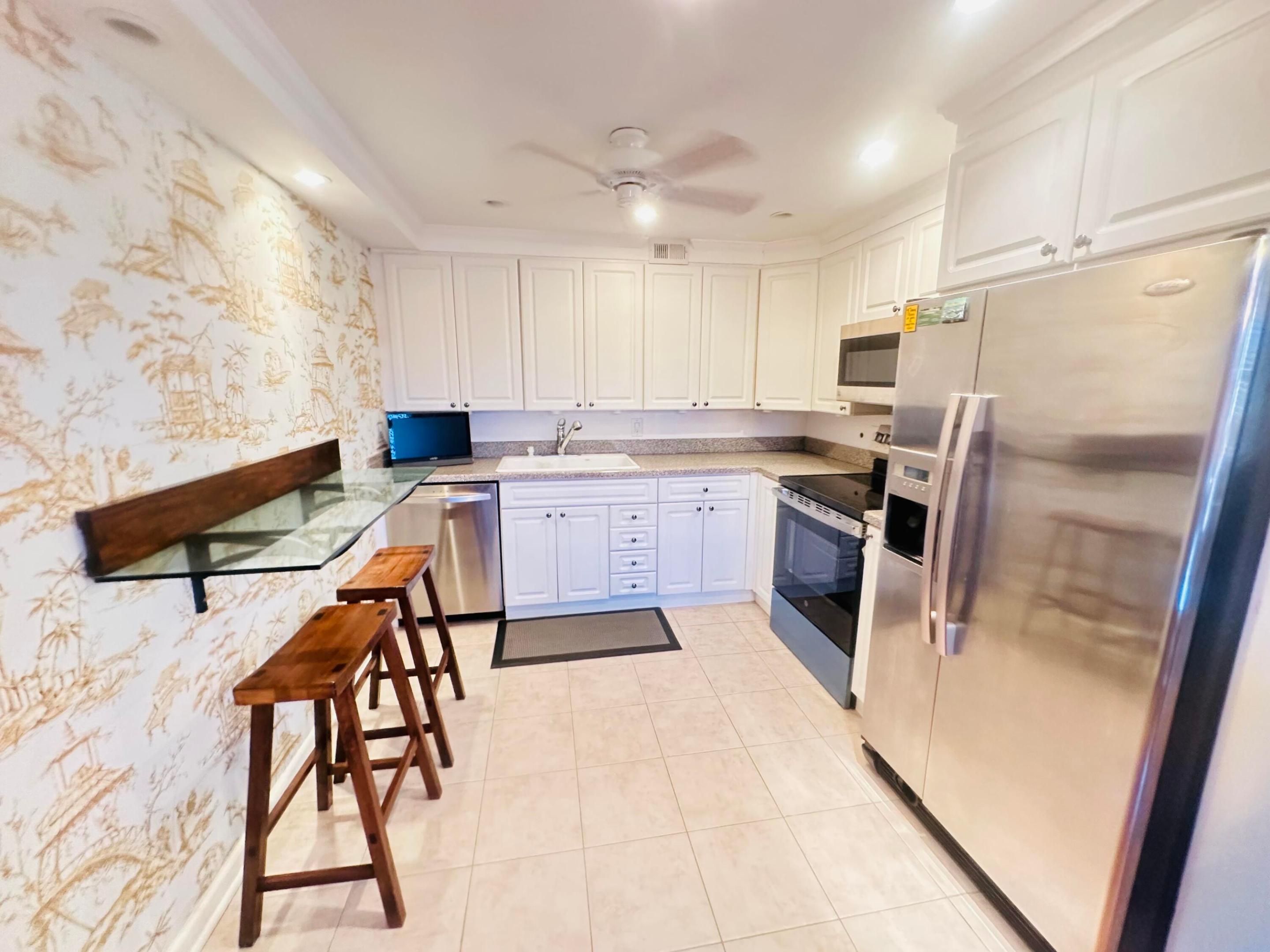 2029 Farnham O Property Photo 8