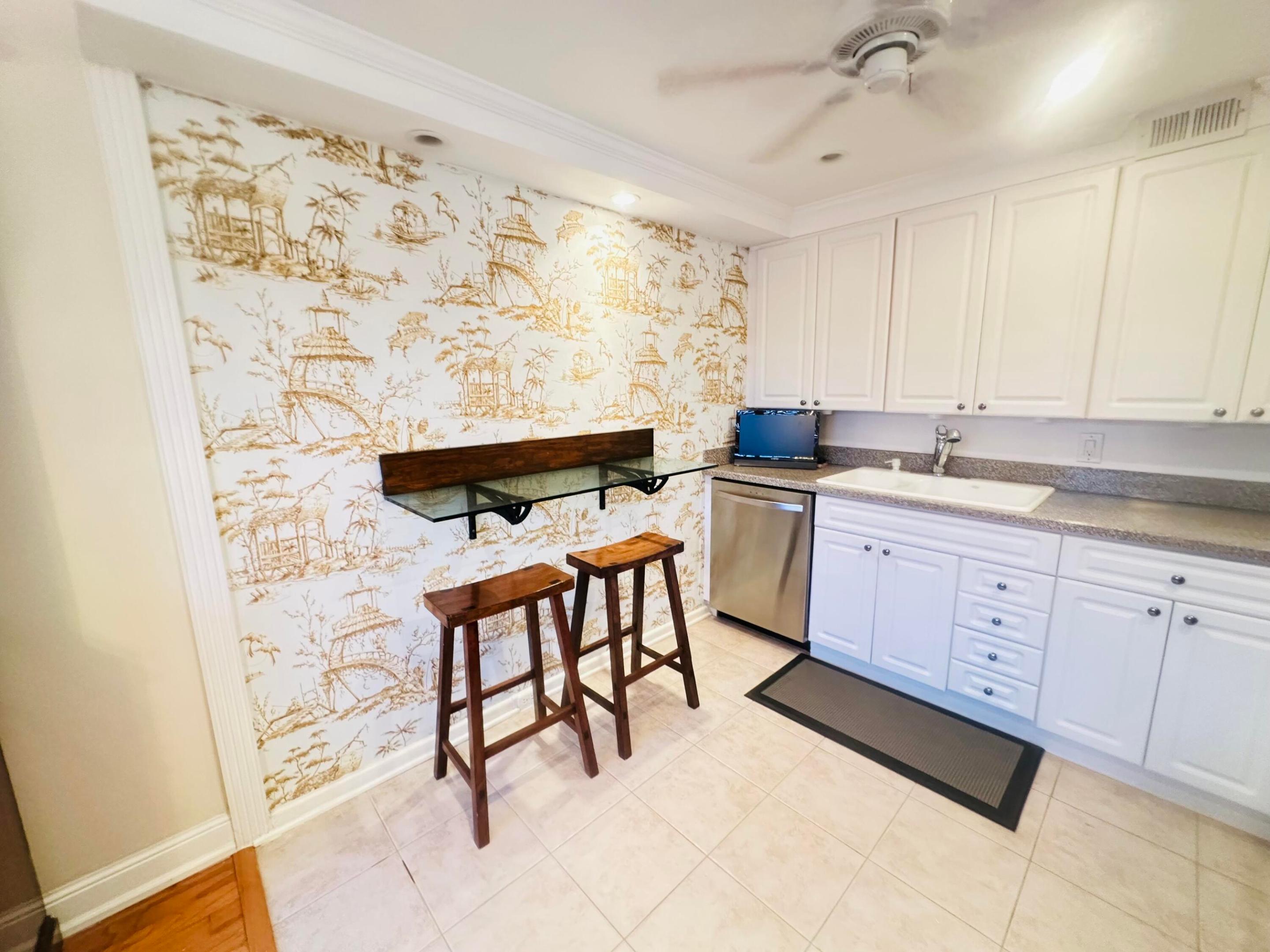 2029 Farnham O Property Photo 10