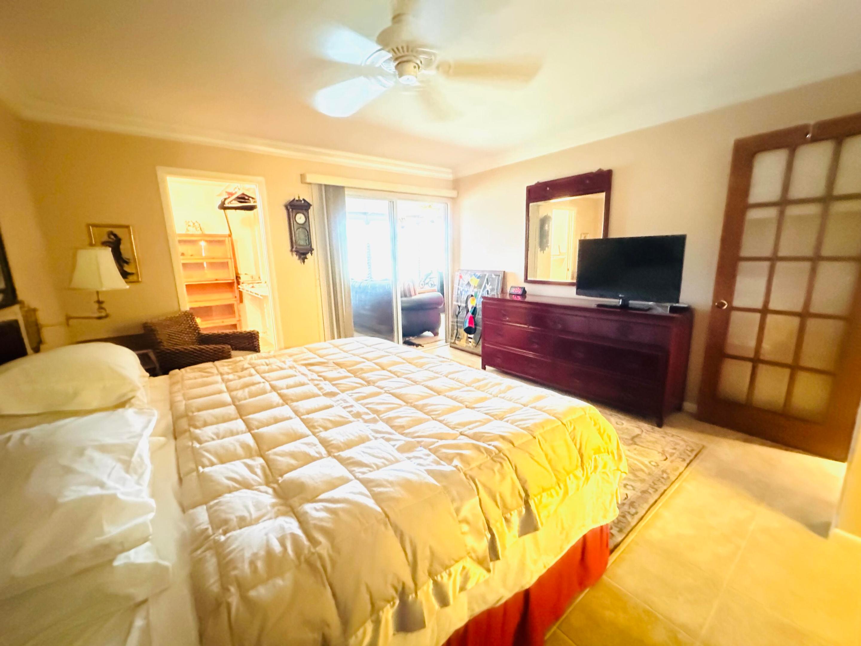 2029 Farnham O Property Photo 13