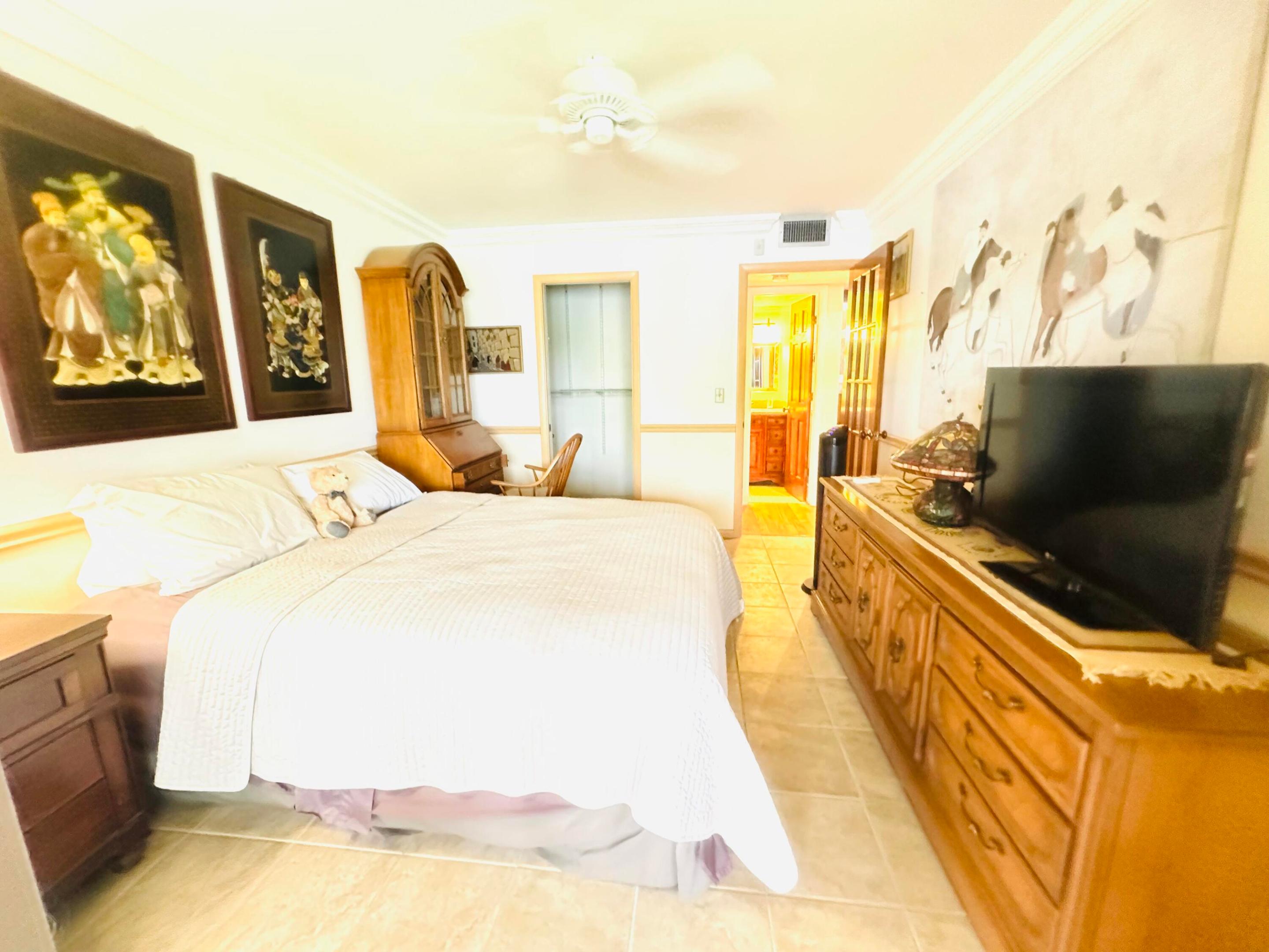 2029 Farnham O Property Photo 15
